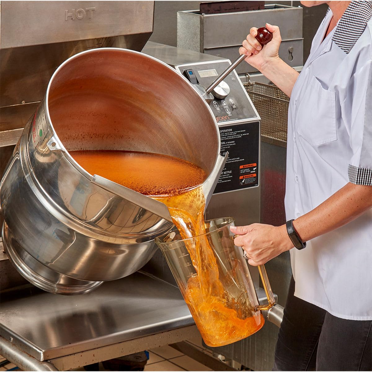 Cambro 400MCH150 4-Quart High Heat Resistant Measuring Cup - Amber Color - Perfect for Baking, Cooking & Food Prep - Commercial & Home Kitchen Use