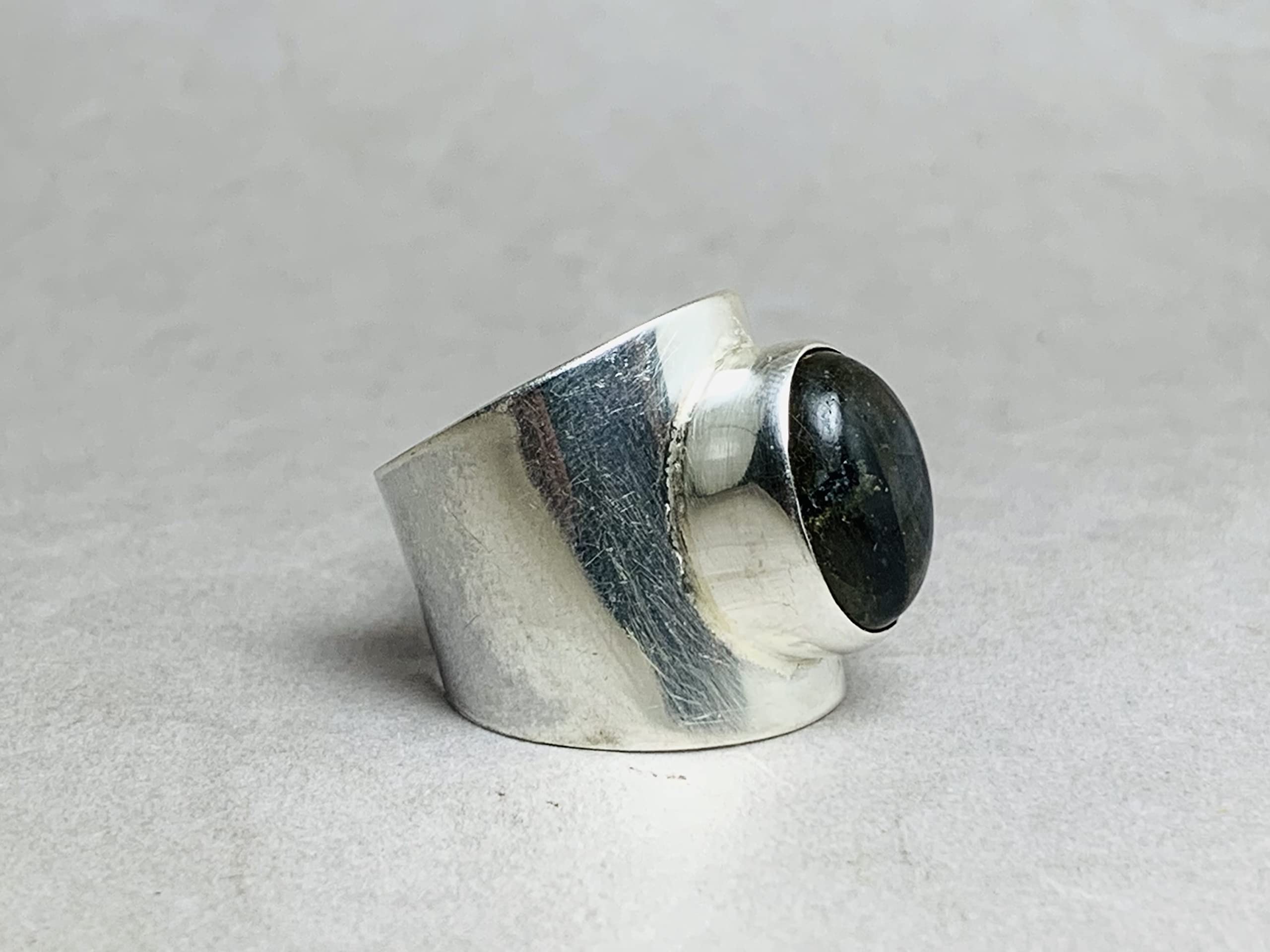 925 Sterling Silver Labradorite Statement Ring - Handmade Boho Gypsy Style Band Ring for Women | Perfect for Bohemian Fashion, Festivals & Everyday Wear (Size H 1/2)