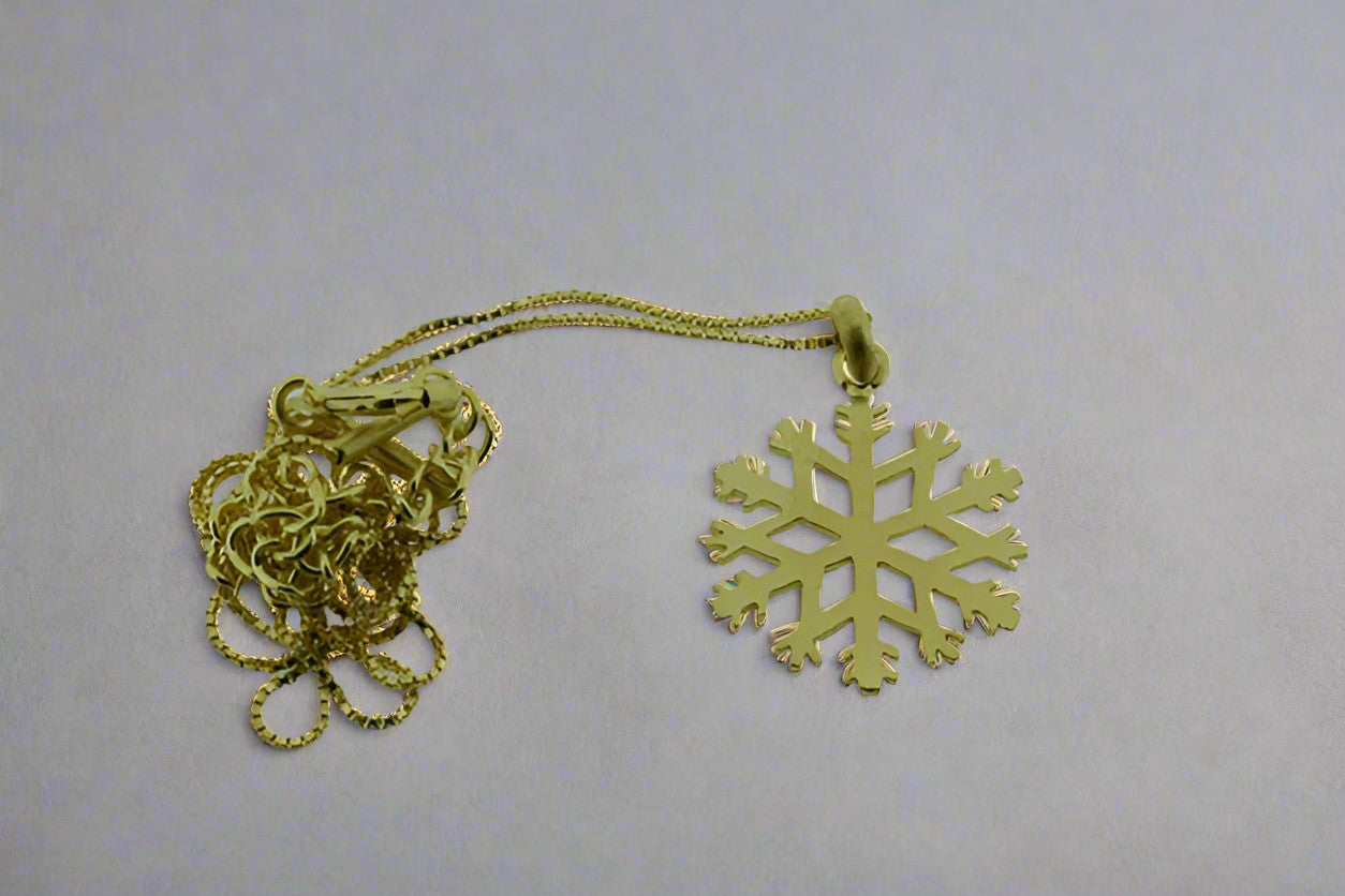 Little Snowflake Necklace - Gold Plated Elegant Jewelry for Christmas Gifts & Winter Fashion Accessories