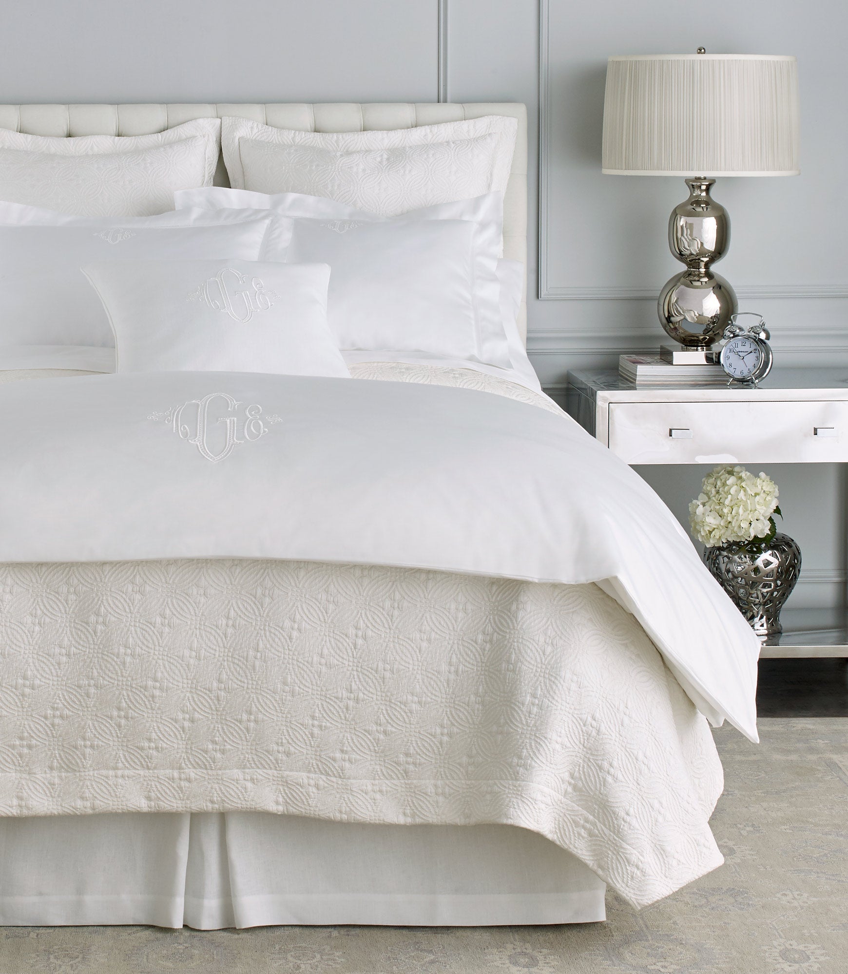 Lucia Matelassé Coverlet - Luxury Quilted Bedspread for Queen Size Beds | Soft & Breathable Bedding for All Seasons | Perfect for Master Bedrooms, Guest Rooms & Hotel Decor