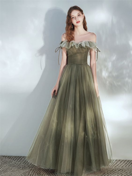 Elegant Green Off-The-Shoulder A-Line Tulle Prom Dress for Women - Formal Evening Gown for Homecoming, Wedding Guest & Special Occasions