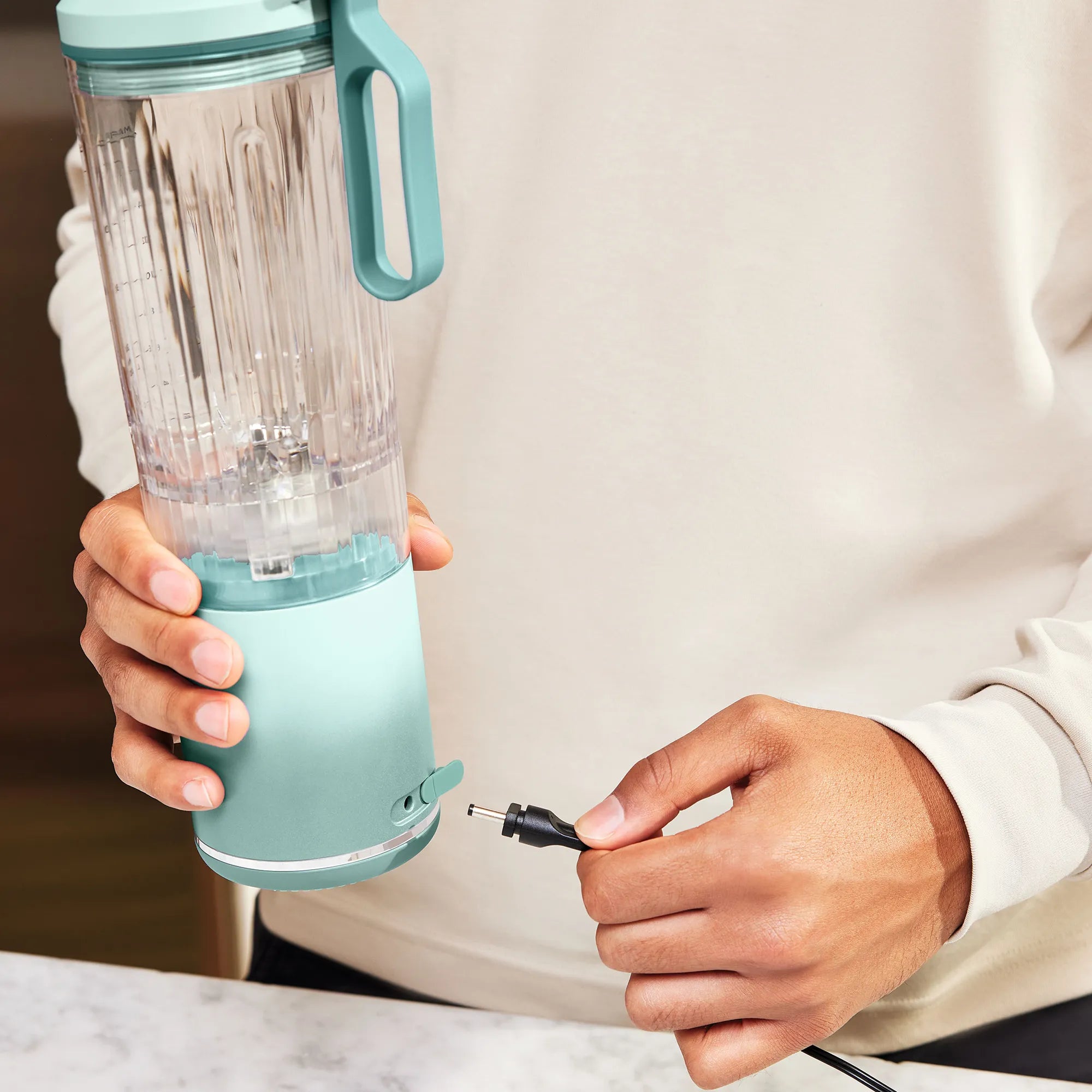 Ninja Blast Max Cordless Portable Blender - Powerful 1000W Motor, 20oz Travel Cup, USB Rechargeable for Smoothies, Protein Shakes & Meal Prep - Perfect for Gym, Office & Outdoor Adventures