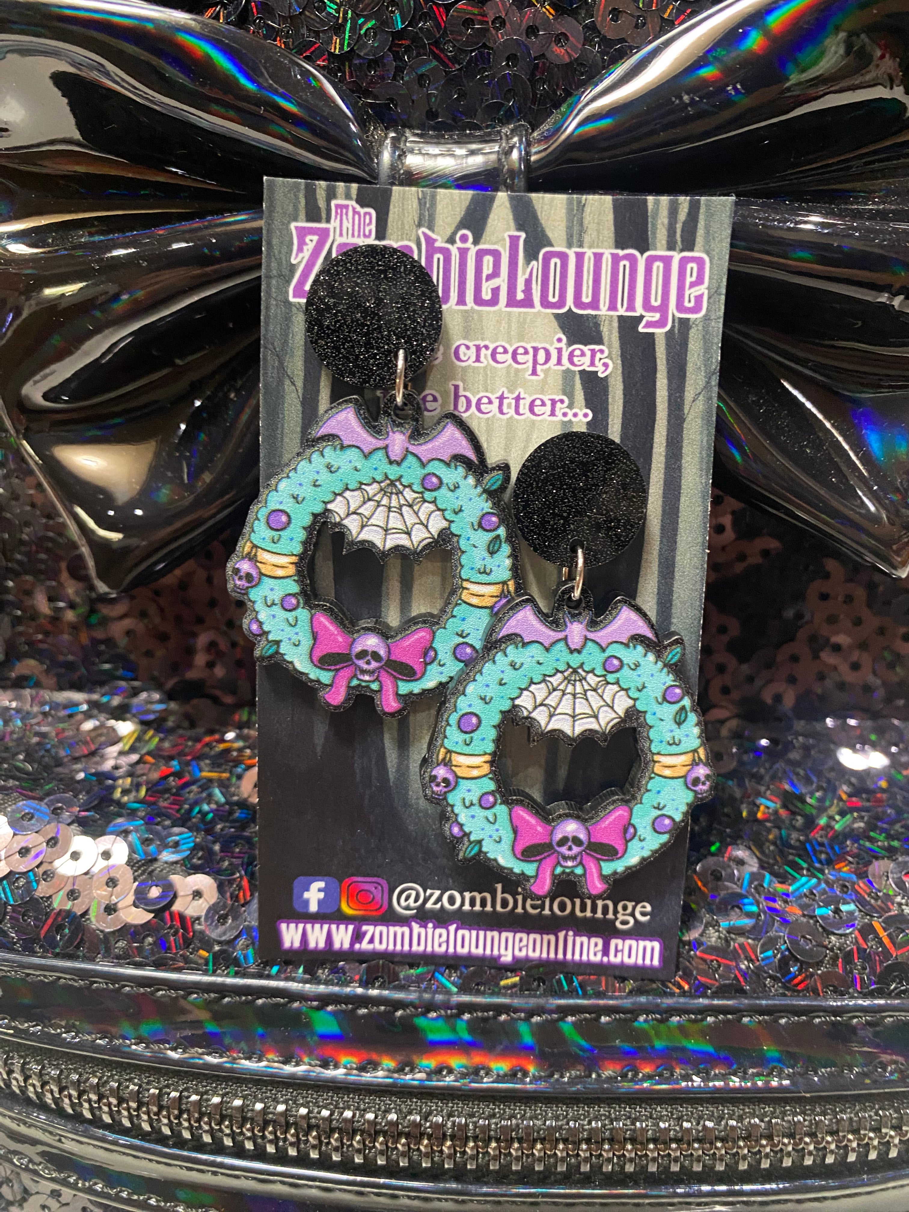 Spooky Halloween Wreath Earrings - Gothic Dangle Earrings for Women, Cute Bat & Pumpkin Design - Perfect for Halloween Parties, Cosplay & Gothic Fashion Accessories