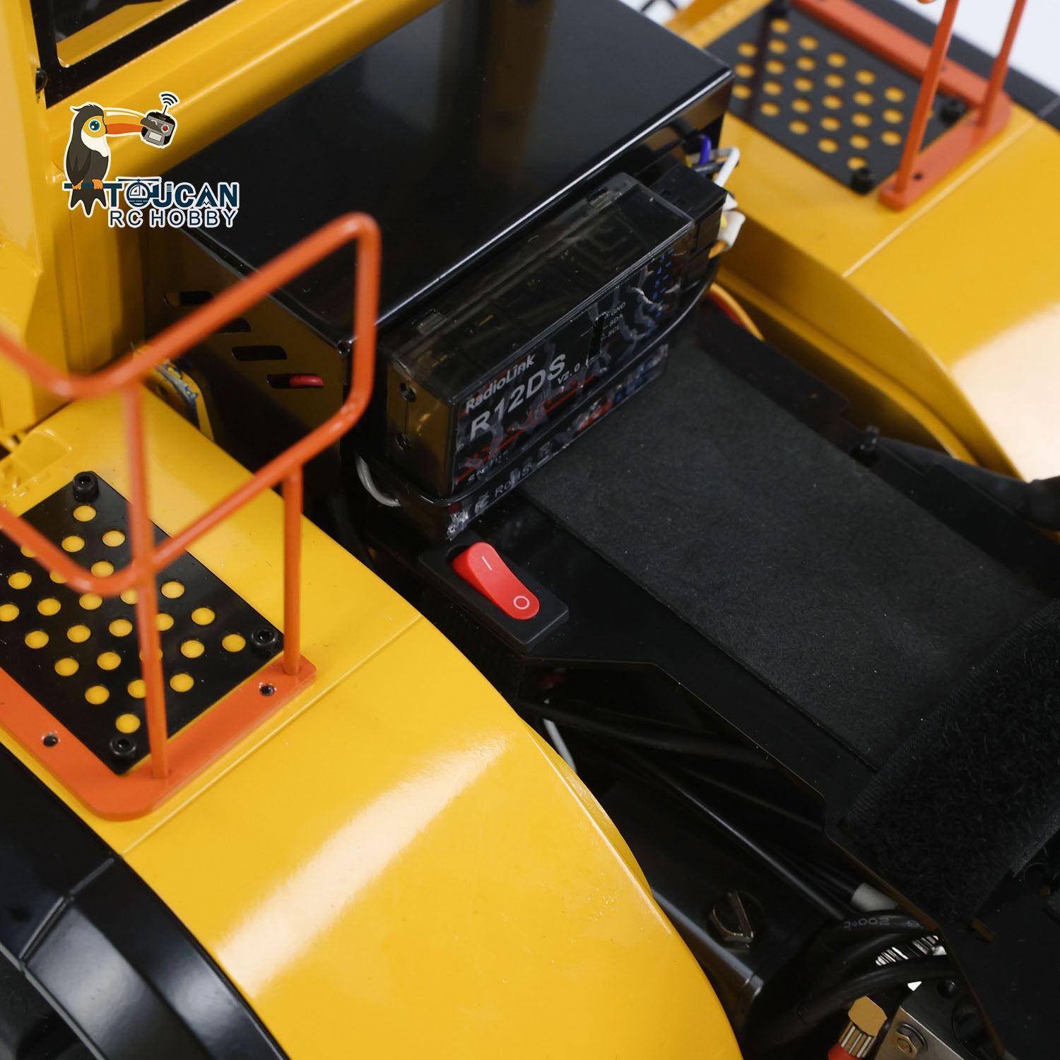 1/14 Scale RC Hydraulic Loader E260L - Metal Remote Control Construction Vehicle with Flysky ST8 Radio, Locking Differential & Fork Coupler - Perfect for Construction Simulation, Backyard Digging & RC Hobby Enthusiasts