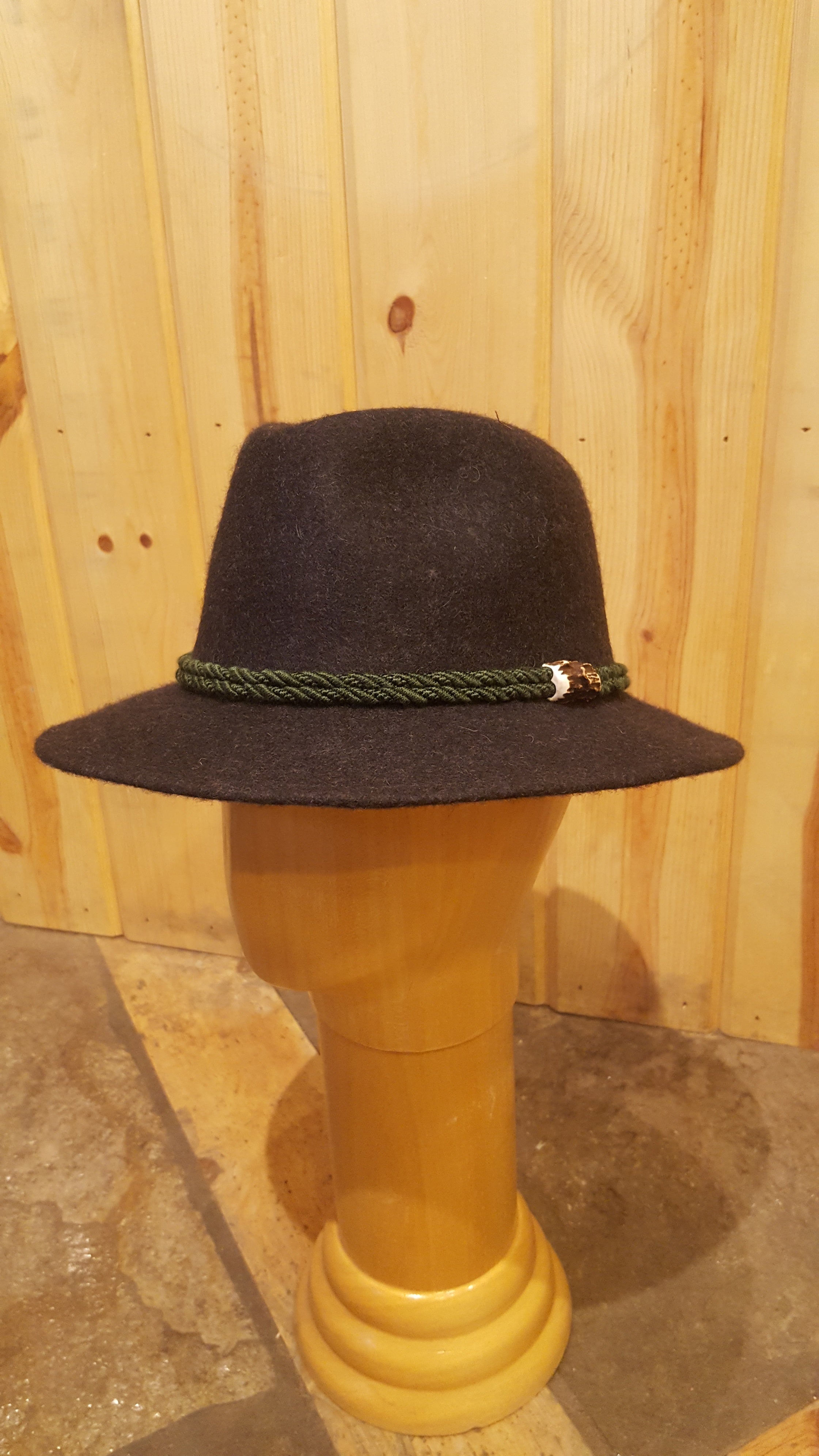Authentic German Trachten Hat with Coin, Edelweiss, Antler Piece - Traditional Bavarian Oktoberfest Costume Accessory for Beer Festival, Halloween & Cultural Events