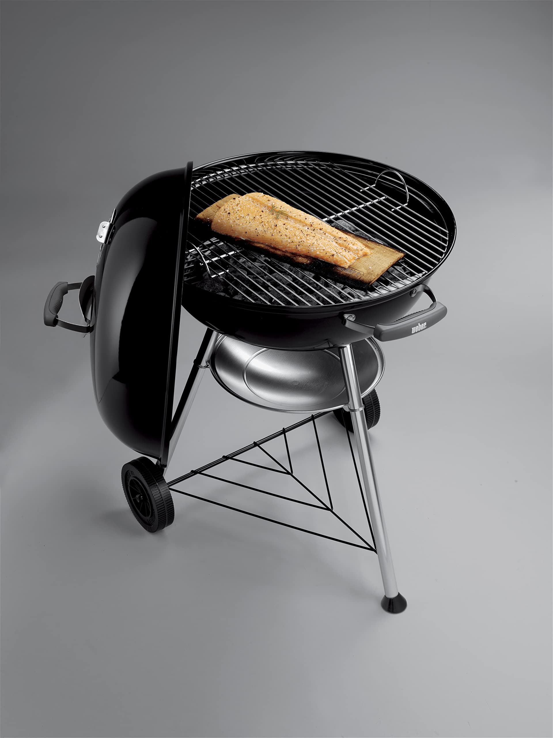 Weber Compact Kettle Charcoal Grill - 22.4 Inch (57cm) Porcelain-Enameled BBQ Grill with Tripod Stand & Wheels, Chrome-Plated Cooking Grate - Perfect for Backyard, Camping & Tailgating (Model 1321004) - Black