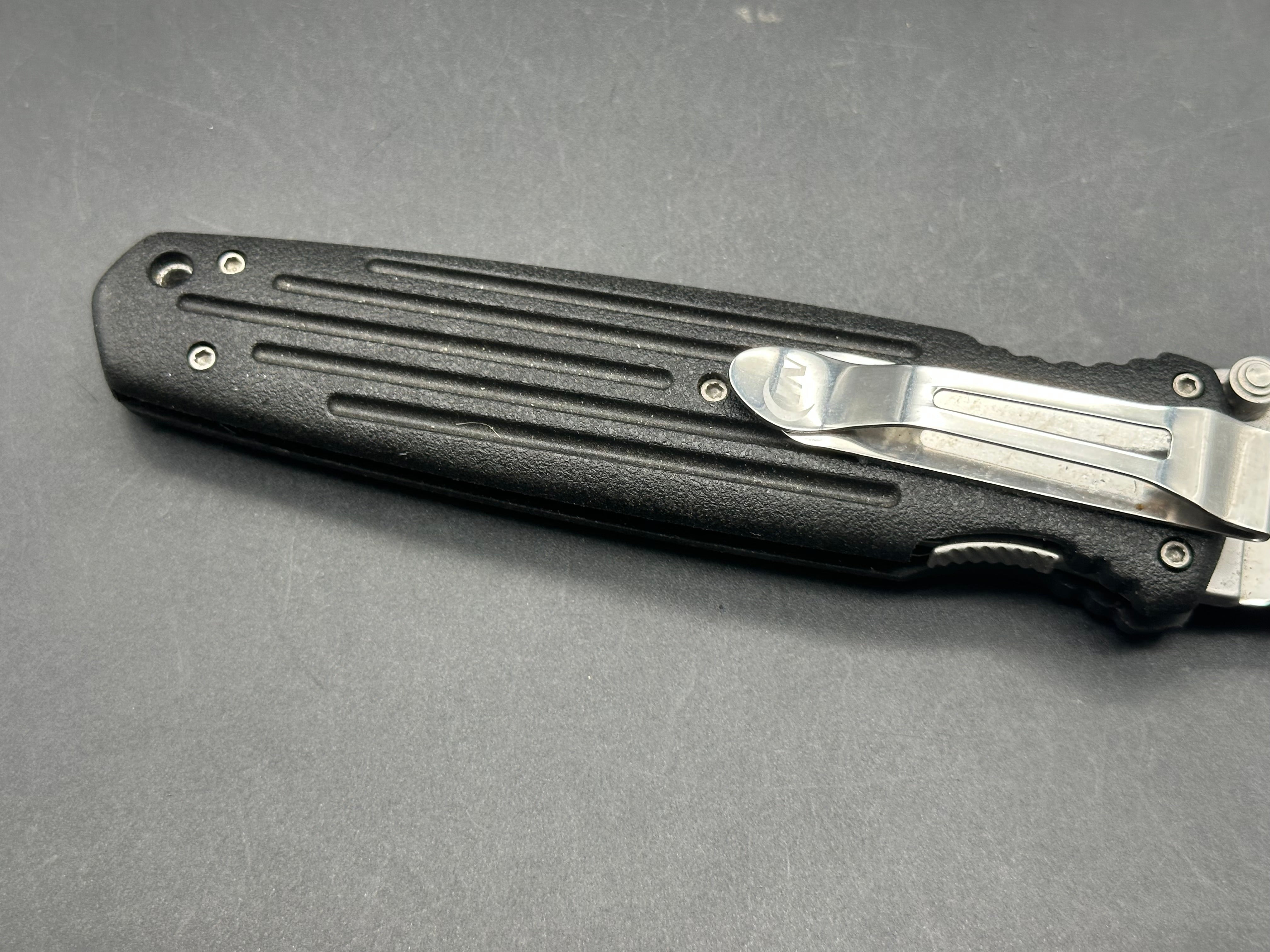 Gerber Applegate Combat Folding Knife with Serrated Edge - Tactical Survival Knife for Outdoor Camping, Hunting & Emergency Preparedness