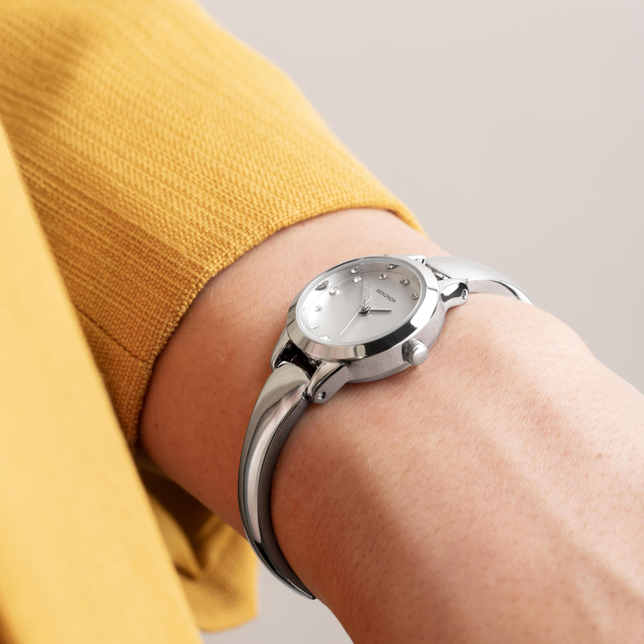 SEKONDA Women's Classic Analog Quartz Watch - Silver-Tone Stainless Steel Case, White Dial, Water Resistant - Perfect for Office, Casual & Everyday Wear