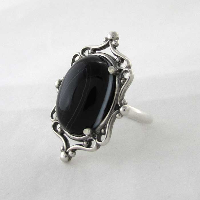 Elegant Black Agate Cameo Ring for Women - Vintage Style Hand Carved Gemstone Jewelry - Perfect for Weddings, Parties & Special Occasions