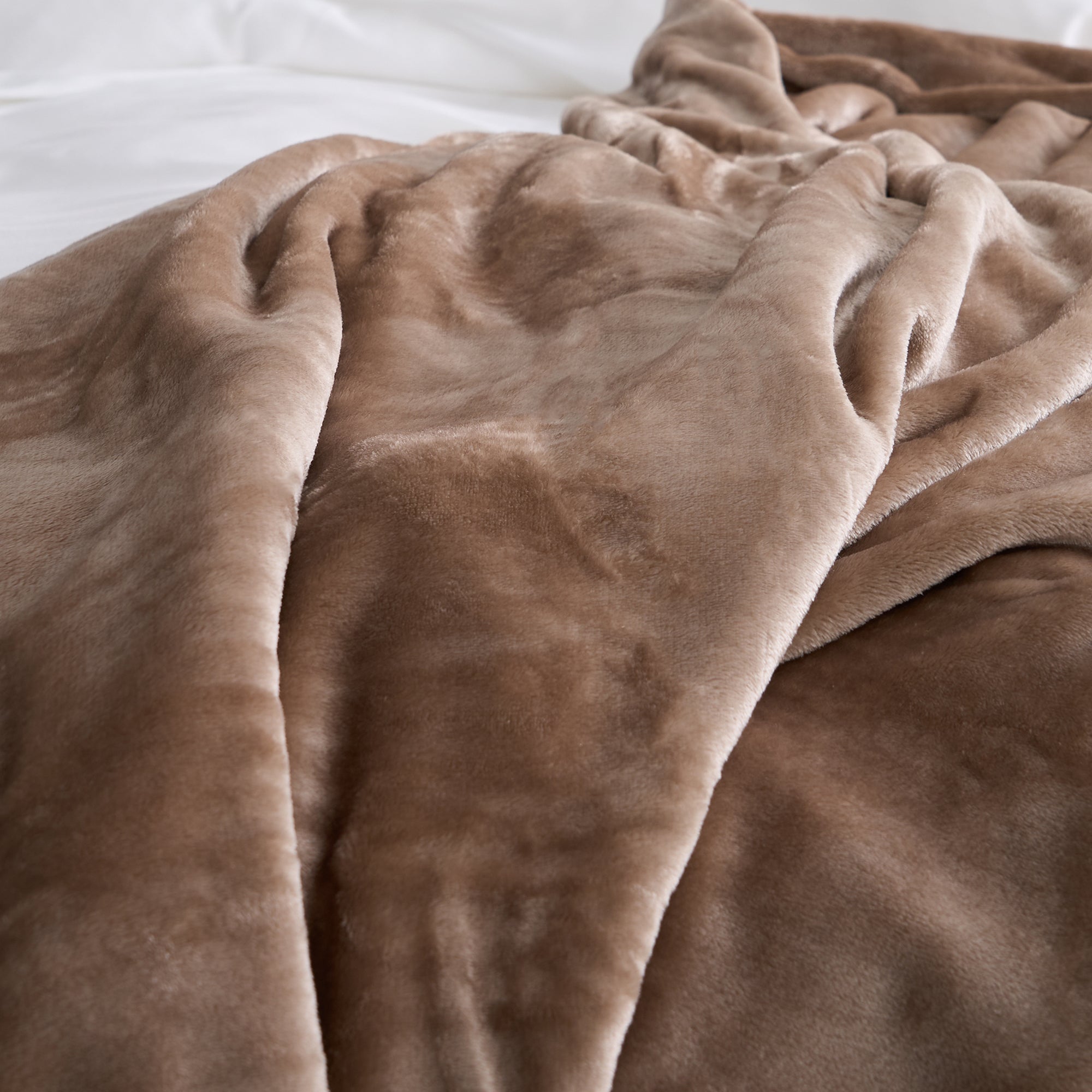 Soft & Cozy Velvet Flannel Blanket - Luxurious Warm Throw for Bed, Couch & Winter Nights - Perfect for Home Decor, Gifts & Cold Weather Comfort