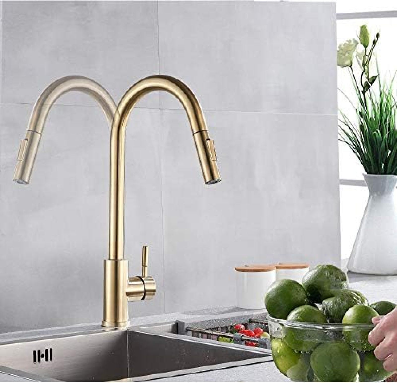 CRJUS Brushed Gold Kitchen Faucet with Pull-Out Sprayer - Swivel Spout Sink Mixer Tap for Hot & Cold Water - Perfect for Modern Kitchens & Bar Sinks