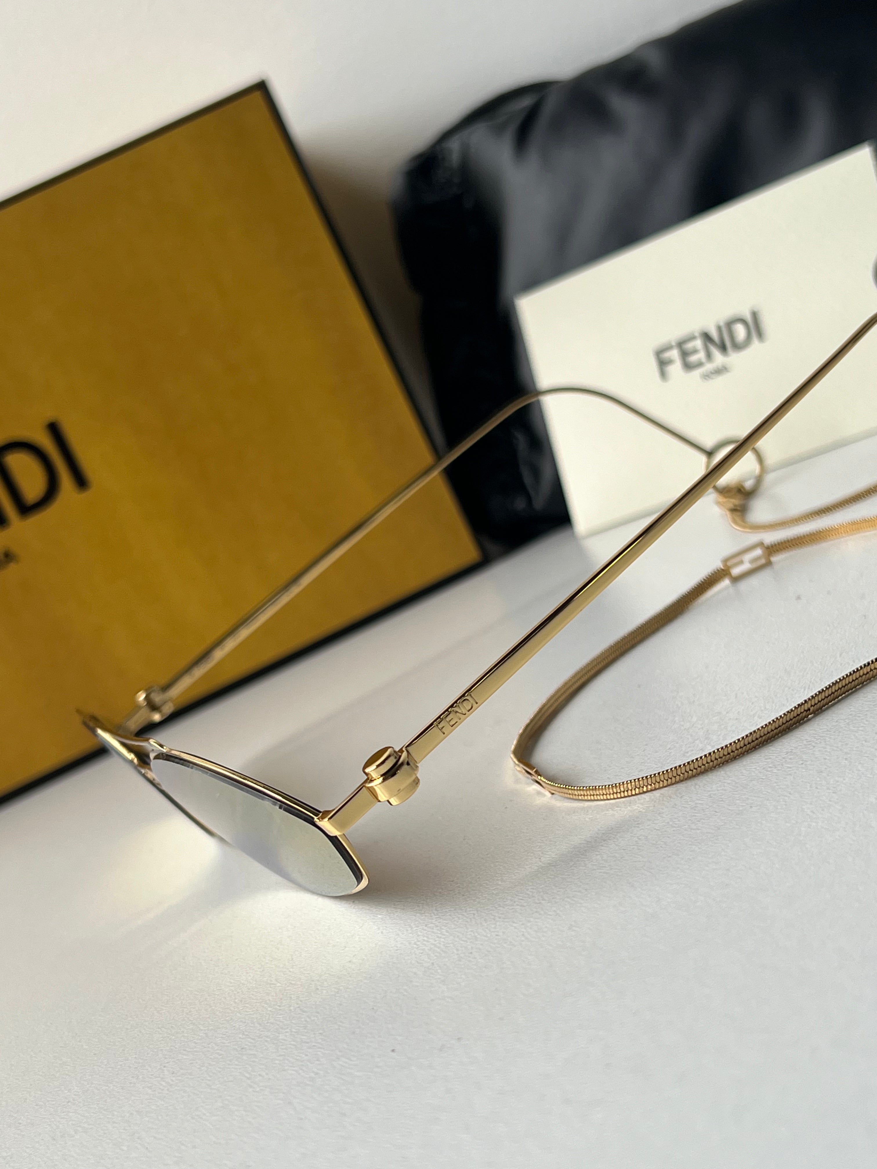 Fendi Baguette FE40114U Y Mirror Sunglasses with Gold Chain - Luxury Designer Shades for Women, Fashionable UV Protection for Outdoor, Beach & Driving
