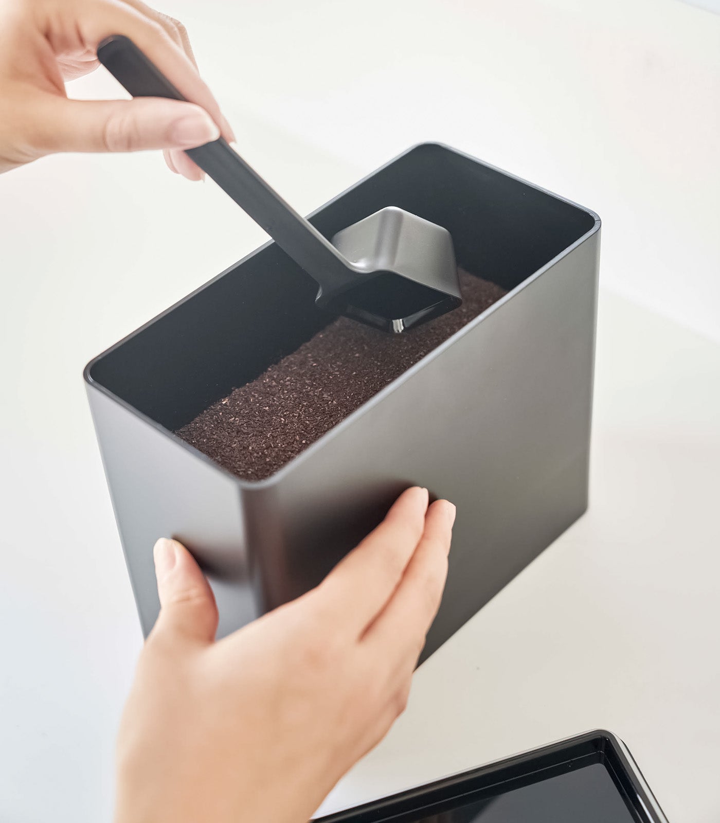 Premium Vacuum Sealed Coffee Storage Container - Airtight Coffee Canister for Freshness - Ideal for Home, Office & Travel Use