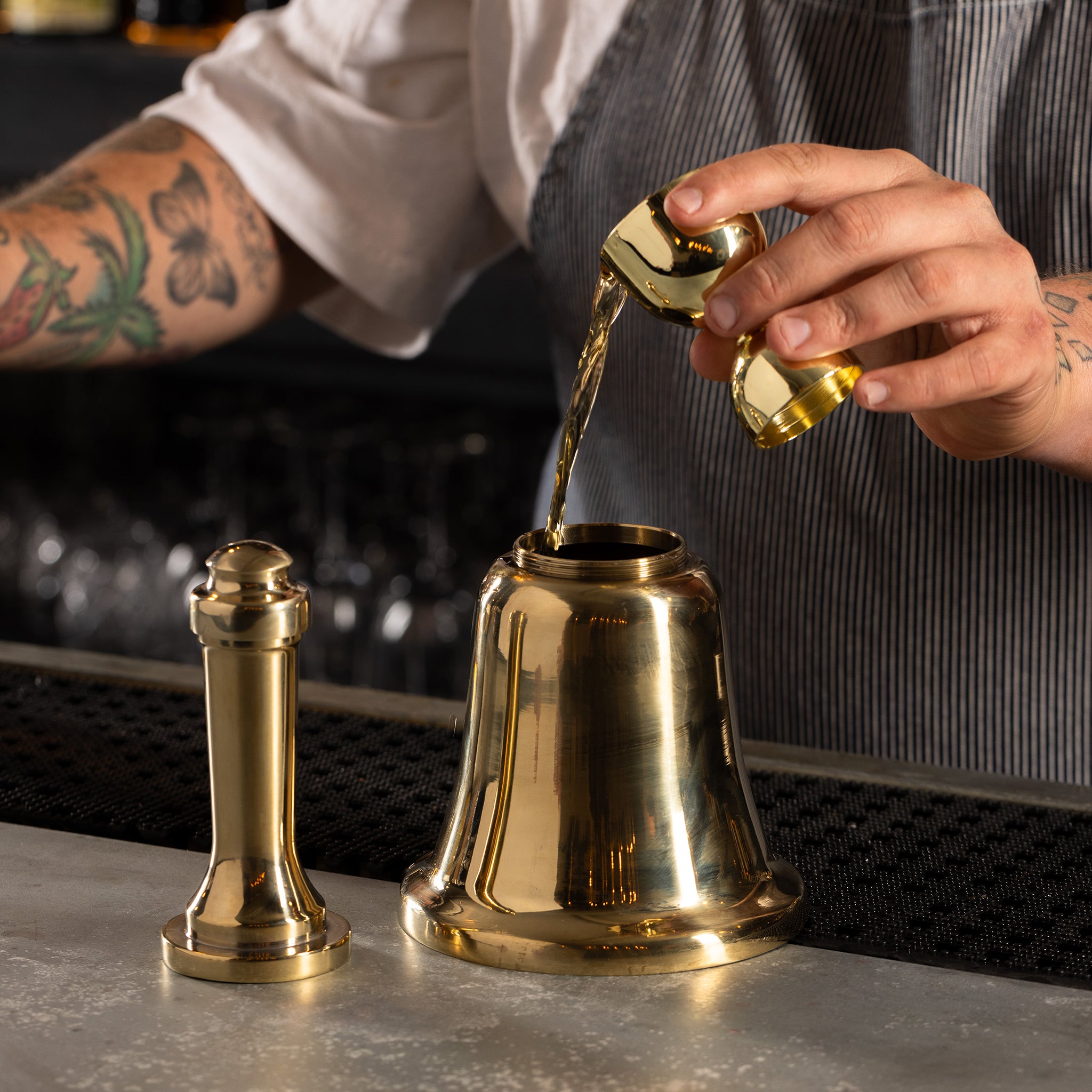 Premium Stainless Steel Cocktail Shaker - 750ml (25oz) - PELHAM BELL Design for Bartenders & Home Mixologists - Perfect for Margaritas, Martinis & Cocktail Parties