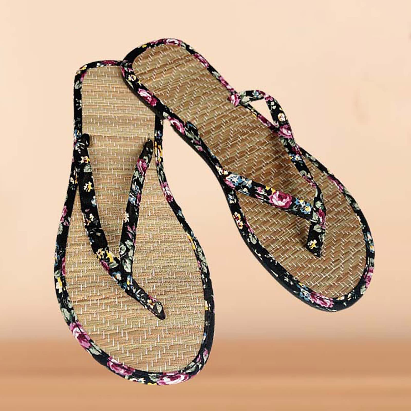 Women's Straw Mat Slippers - Breathable Rattan Flip Flops for Women - Comfortable Casual House Sandals for Home, Beach, and Garden Wear