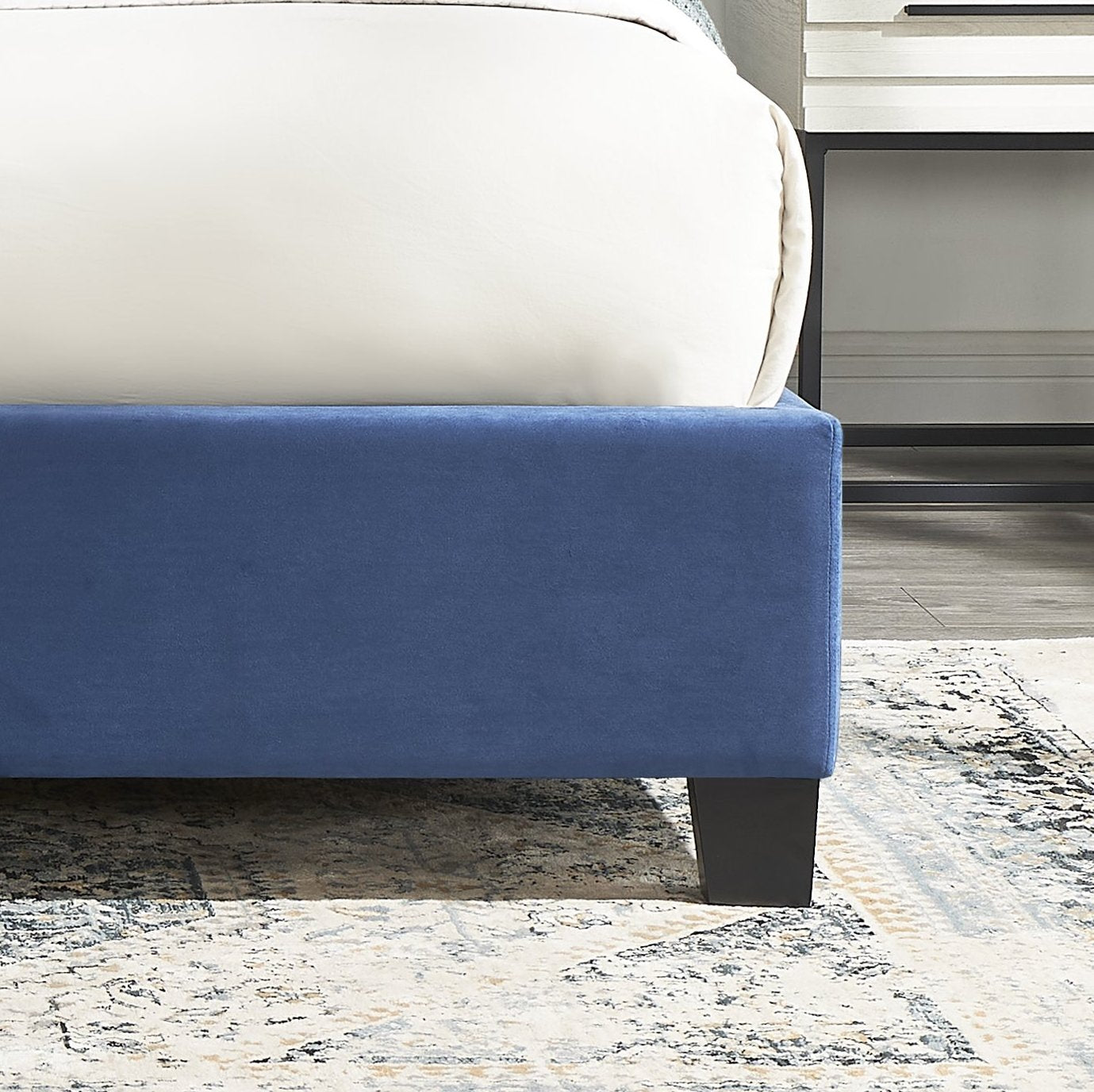 Roundhill Furniture Fentina 3-Piece Upholstered Bedroom Set - Tufted Velvet Wingback Queen Bed with 2 Nightstands for Luxurious Master Bedroom Decor | Perfect for Modern & Classic Home Interiors