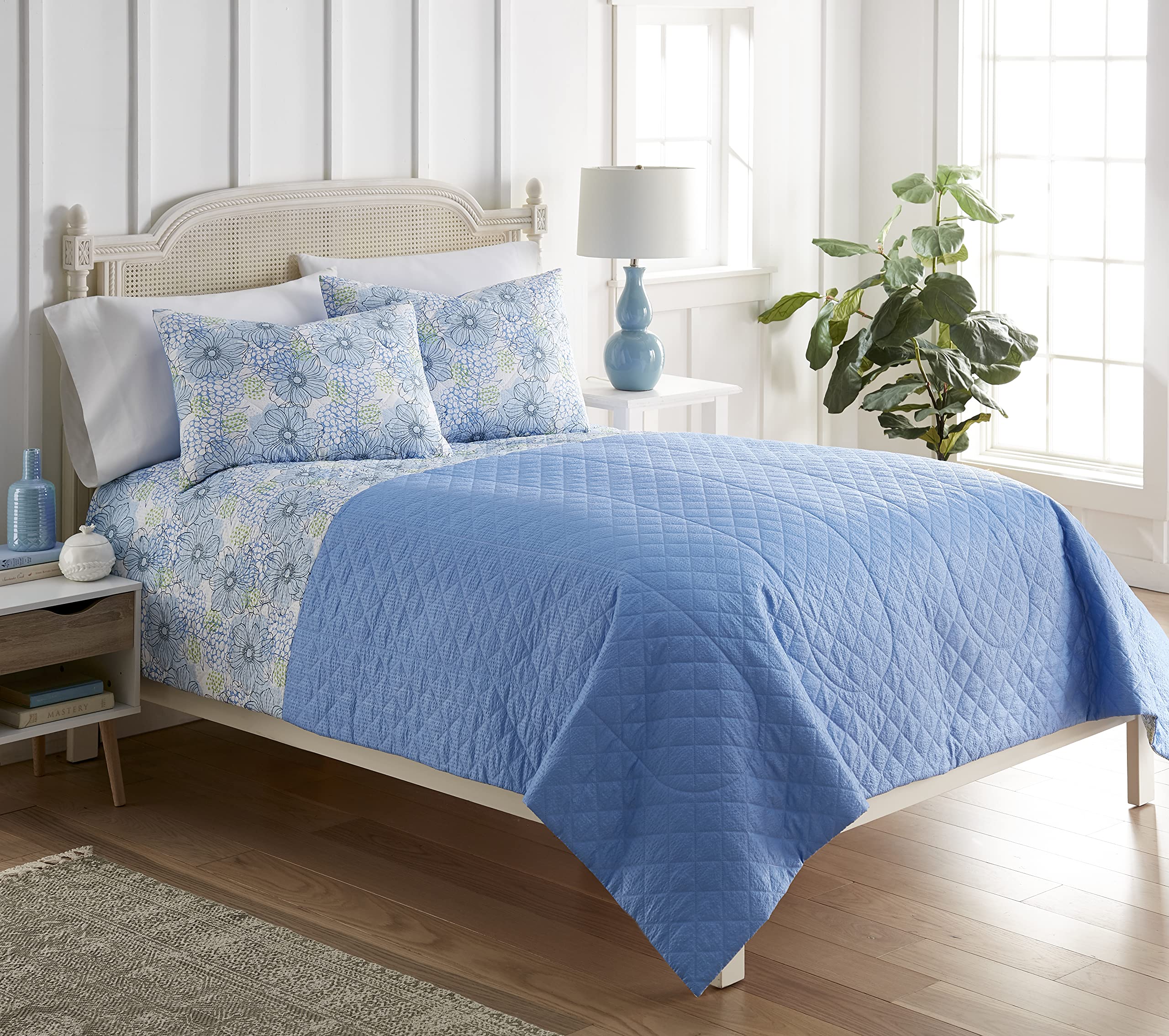 Shavel Home Products Seersucker 6-in-1 Quilt Set King Size - Blue Poppies Floral Design | Soft & Breathable Bedding Set for All Seasons | Perfect for Master Bedroom, Guest Room & Vacation Homes