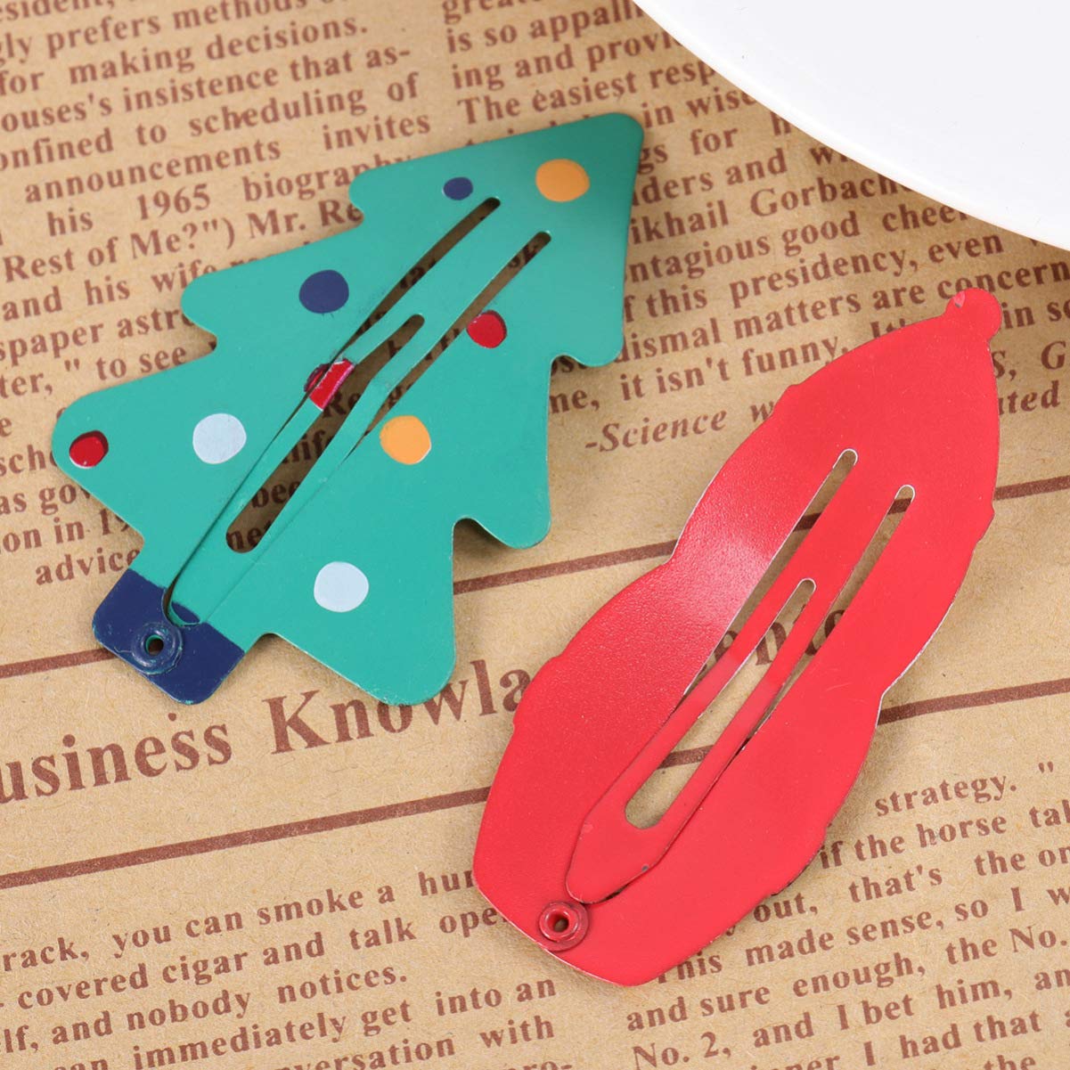 Lurrose Christmas Hair Clips - 8pcs Cute Cartoon Xmas Snap Hair Barrettes for Girls & Women | Perfect for Holiday Parties, Gifts & Festive Hairstyles