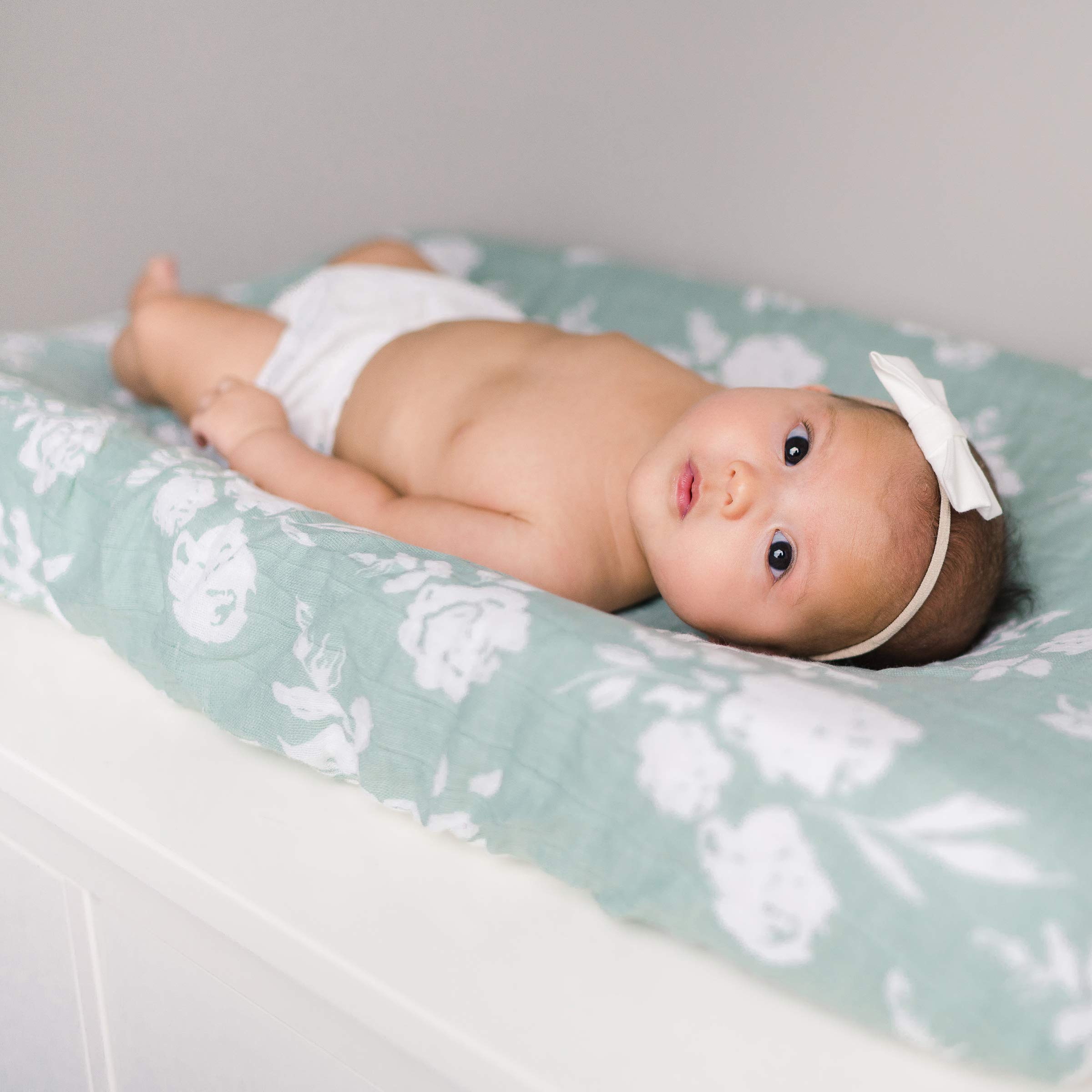 Bebe au Lait Classic Muslin Changing Pad Cover - Soft Organic Cotton Baby Changing Table Cover with Vintage Floral Pattern | Perfect for Nursery, Diaper Bag & On-the-Go Baby Care