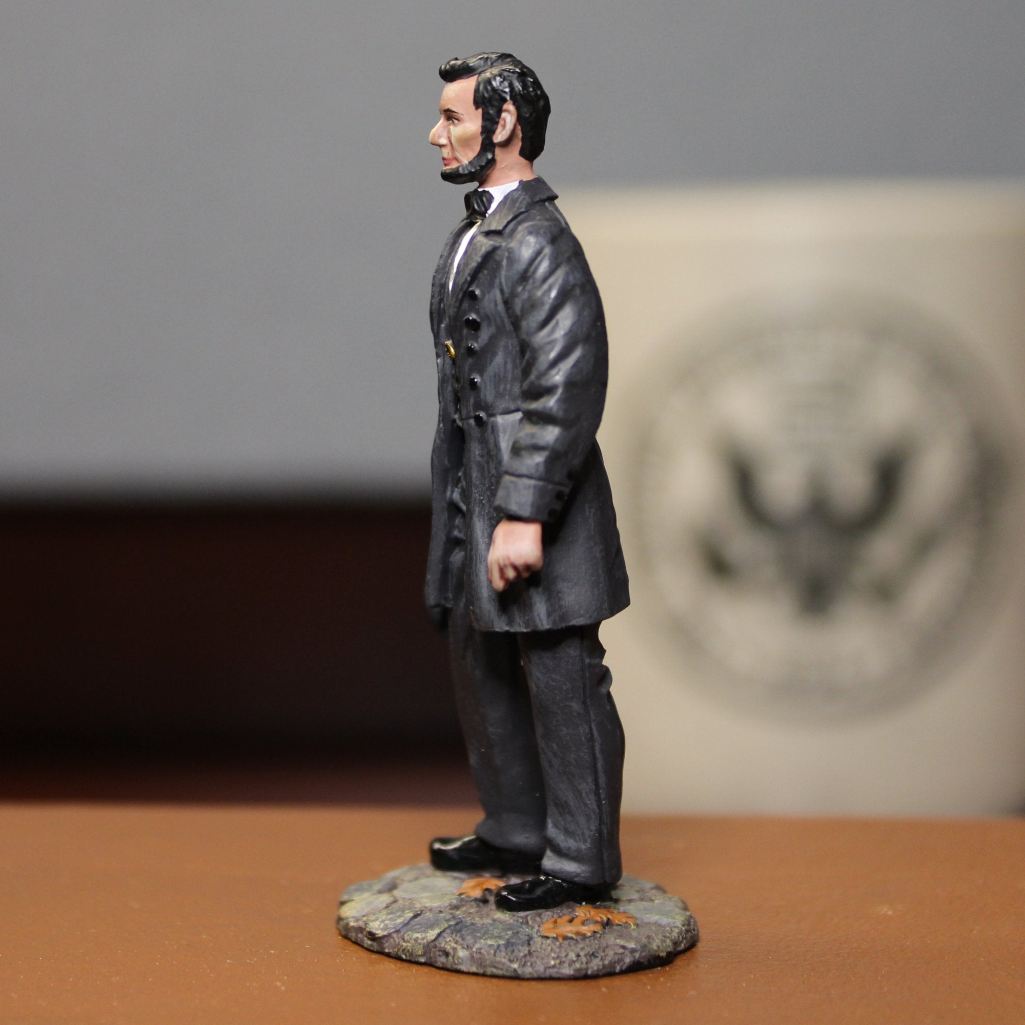 Authentic Miniature Abraham Lincoln Figurine - Collectible President Statue for History Enthusiasts | Perfect for Home Decor, Office Display & Gift Giving
