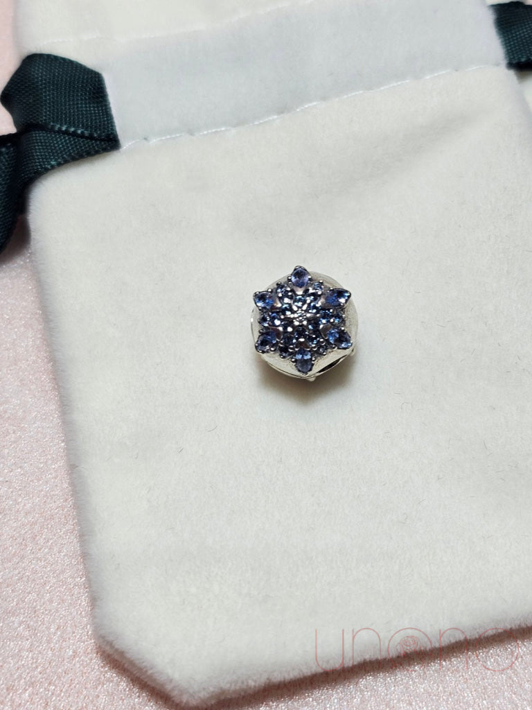 Snowflake Clip Charm - Elegant Winter Hair Accessory for Women & Girls - Perfect for Christmas, Holiday Parties & Festive Occasions