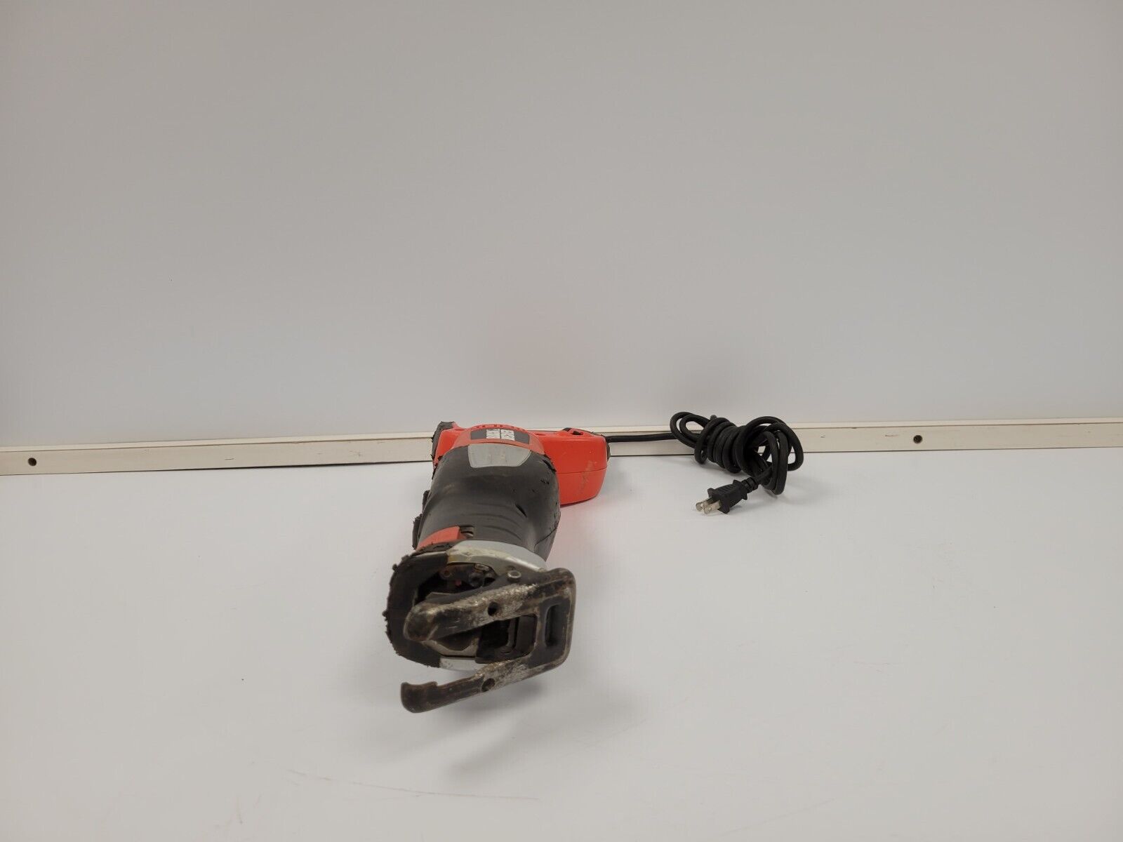Black & Decker RS601 CA Reciprocating Saw - Powerful 6 Amp Electric Saw for Wood & Metal Cutting - Perfect for DIY Projects, Home Renovations & Construction Work