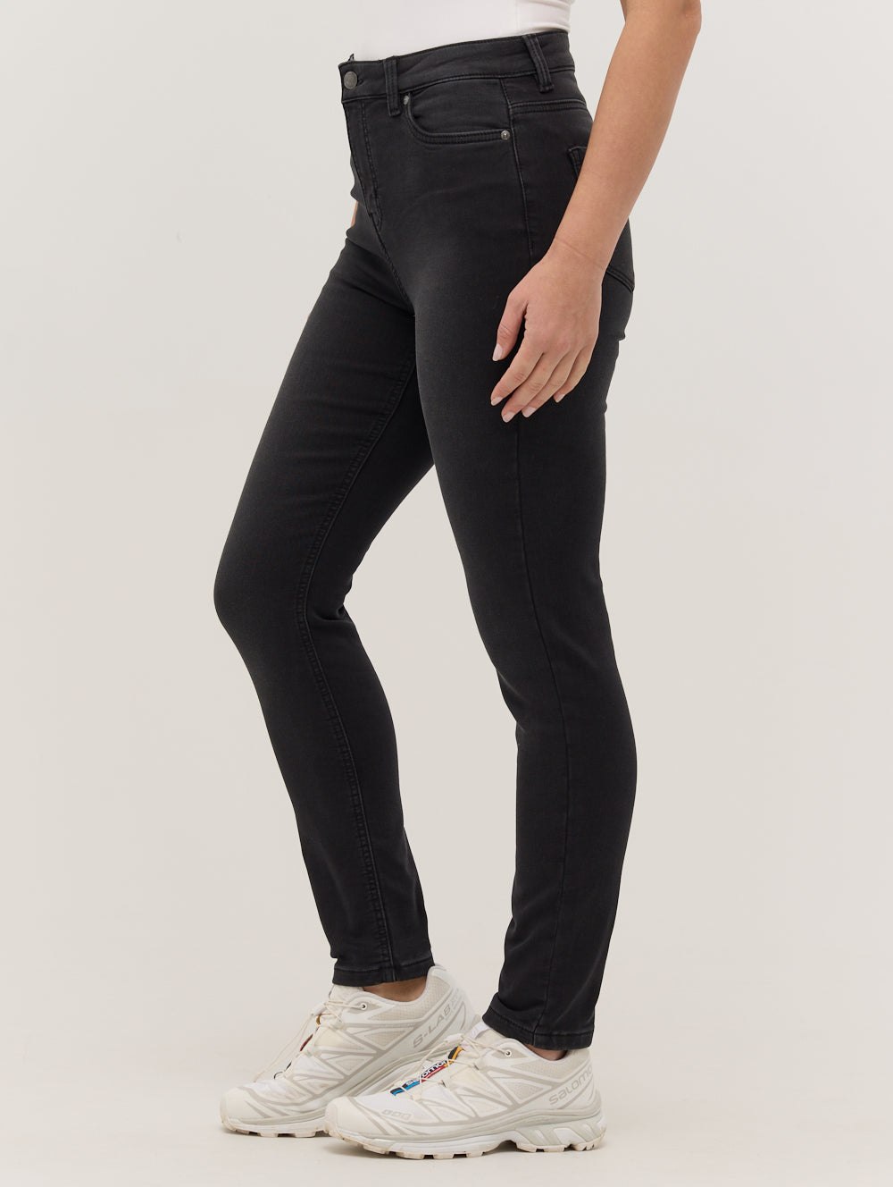 Eco-Friendly Skinny Jeans for Women - Sustainable Stretch Denim Pants - Perfect for Casual Wear, Office & Date Nights