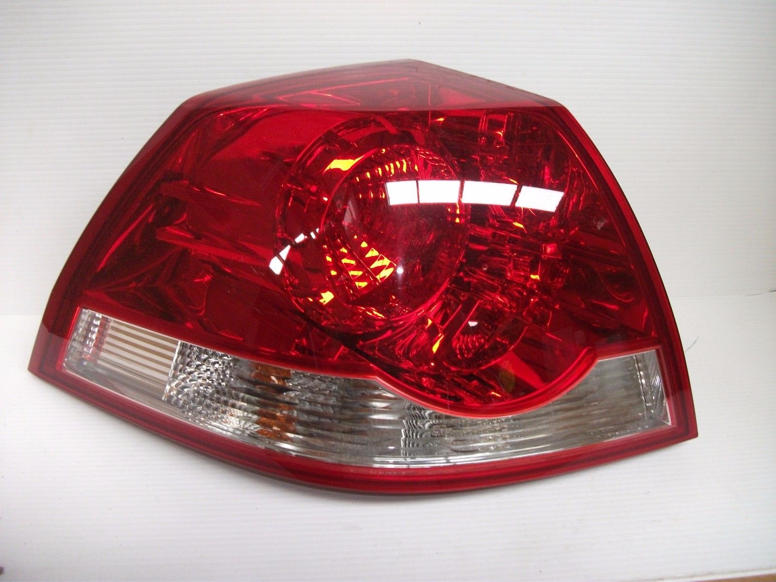 VE Holden Commodore Omega & SV6 2007-2014 Sedan Tail Lights - 1 Pair (Left & Right) for Enhanced Night Visibility & Style Upgrade