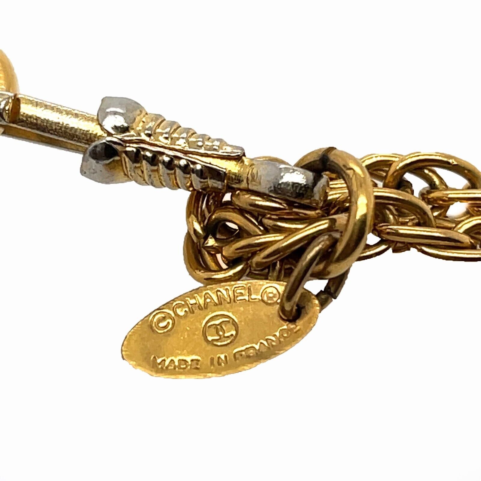 Vintage CHANEL CC Logo Chain Link Magnifying Glass Loupe Pendant Necklace - Perfect for Antique Collectors & Jewelry Lovers