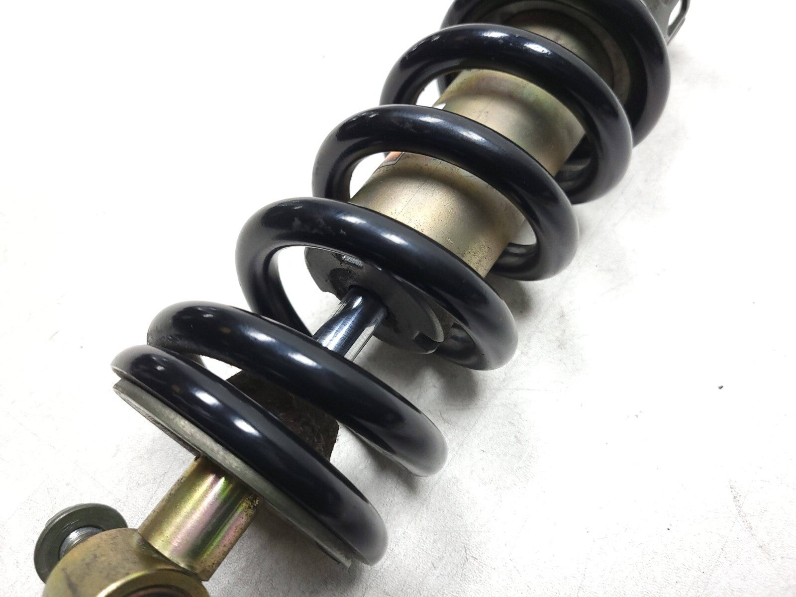 Yamaha V Star 650 XVS650 Rear Shock Absorber - OEM Replacement Part for Motorcycle Suspension - Perfect for Comfort Rides and Long-Distance Touring