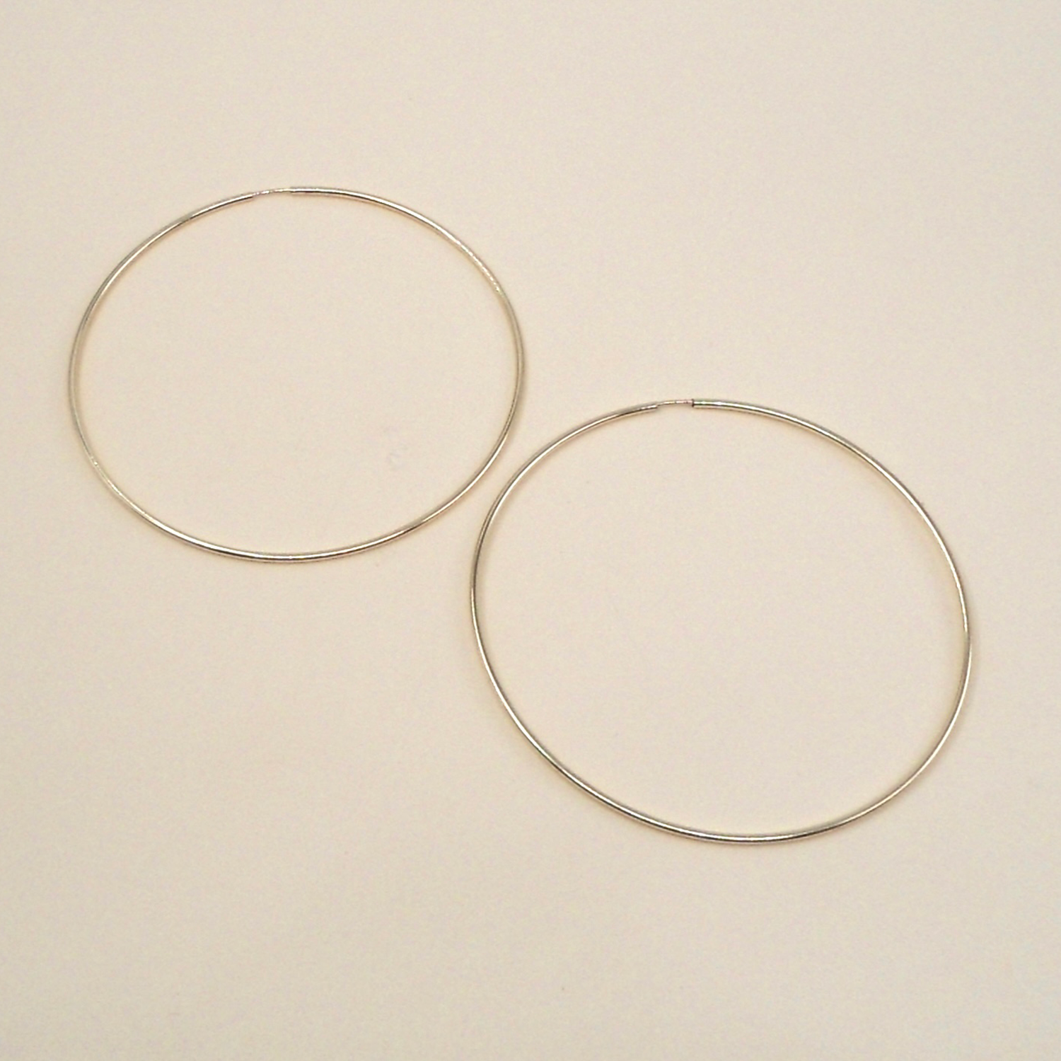 Wholesale Large Gold Seamless Hoop Earrings for Women - Trendy Fashion Jewelry for Parties, Weddings & Everyday Wear