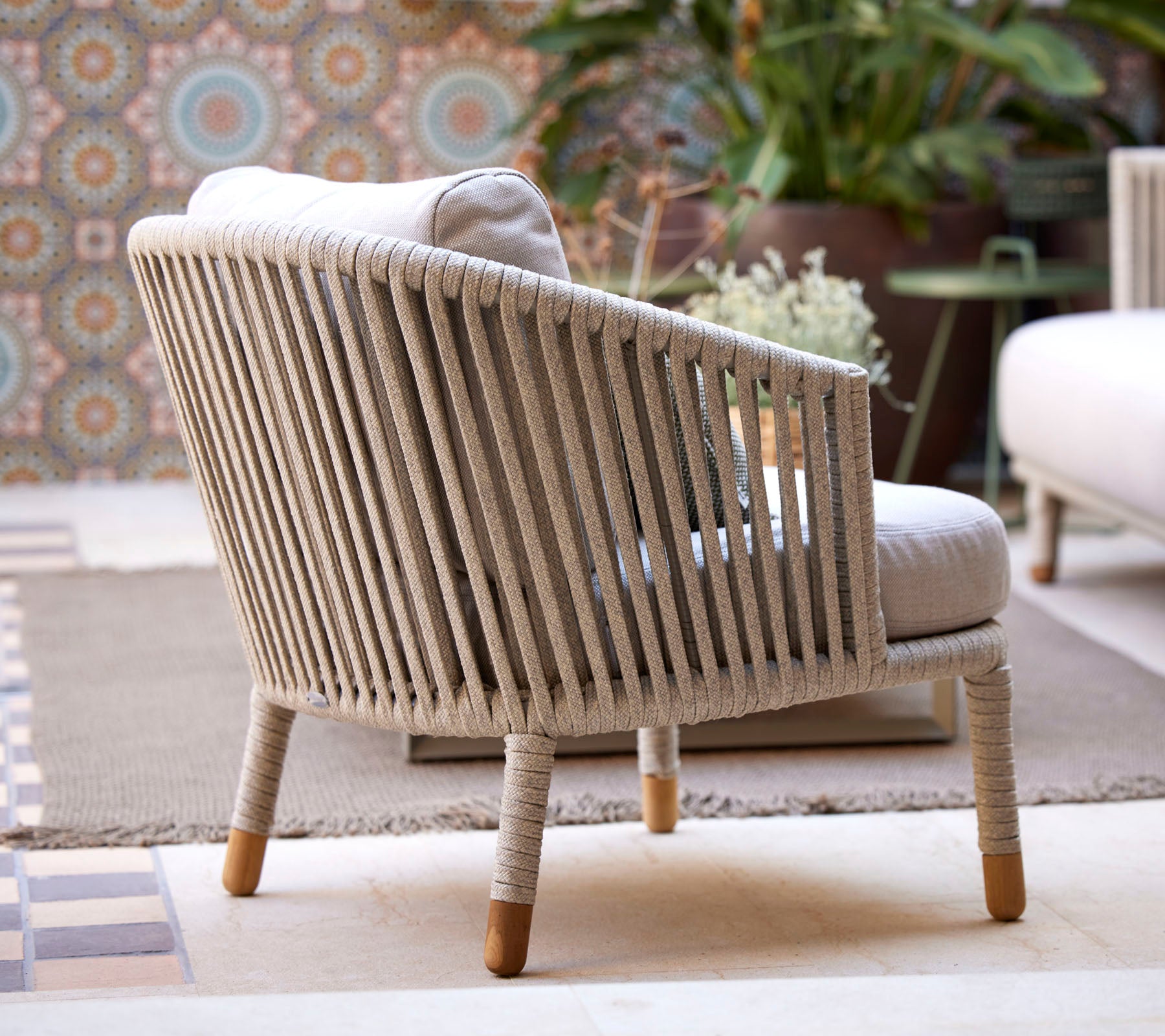 Modern Lounge Chair for Living Room - Comfortable Relaxation Chair for Home, Office, or Patio - Perfect for Reading, Napping, and Entertaining