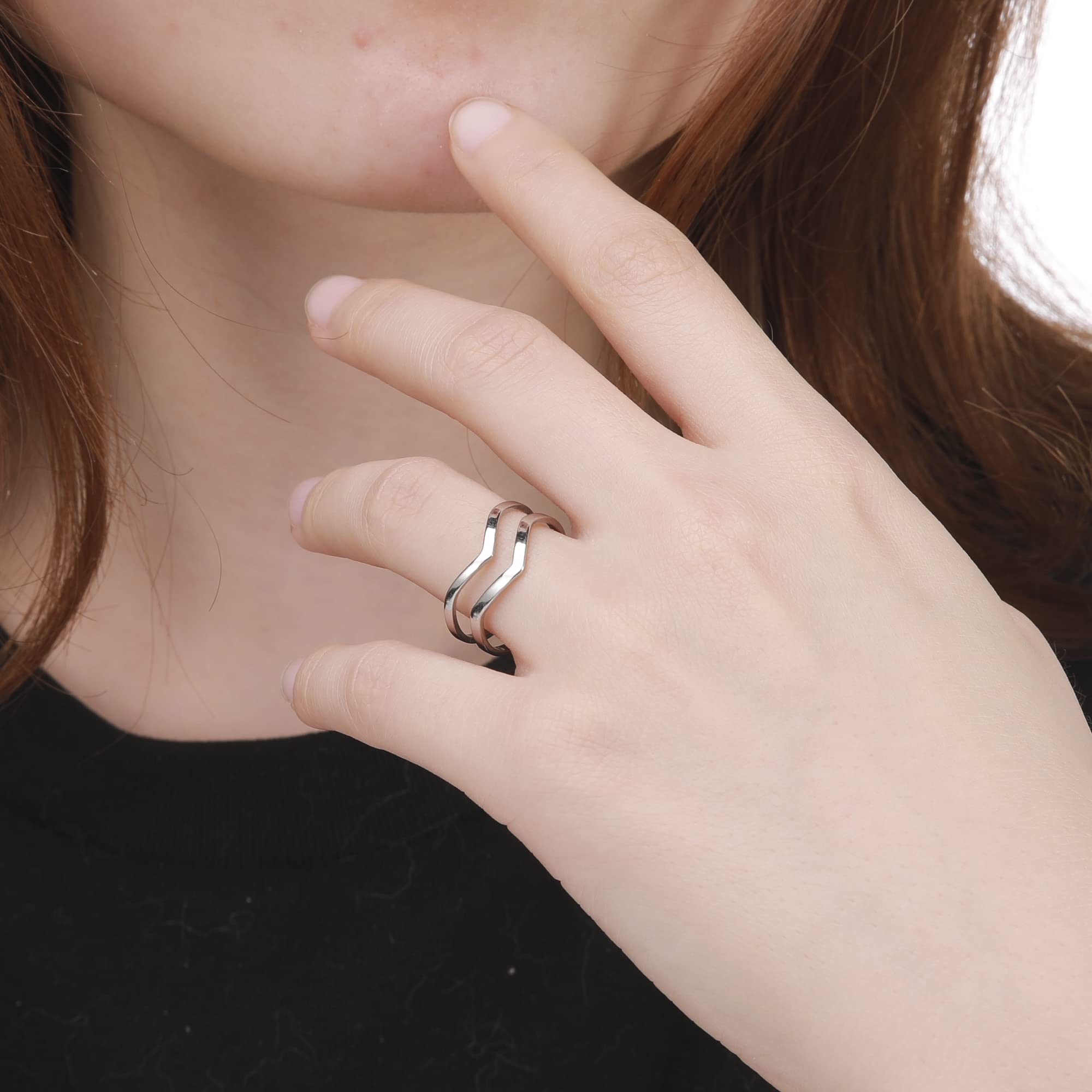 TEAMER Simple Geometric Wave Ring - Stainless Steel Stackable Rings for Women - Elegant Party Jewelry for Everyday Wear & Special Occasions