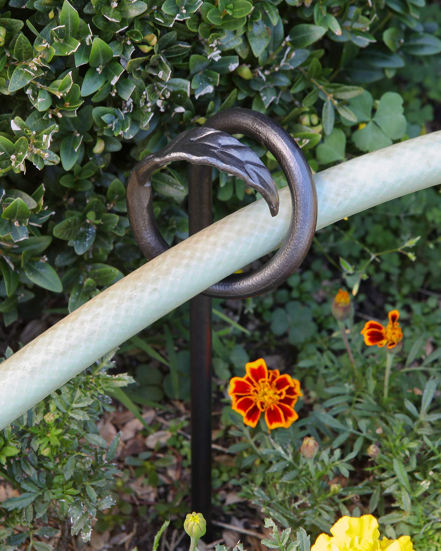 Leaf-End Hose Guides, Set of 6 - Durable Garden Hose Holders for Yard, Lawn & Outdoor Watering - Perfect for Keeping Hoses Organized and Tangle-Free