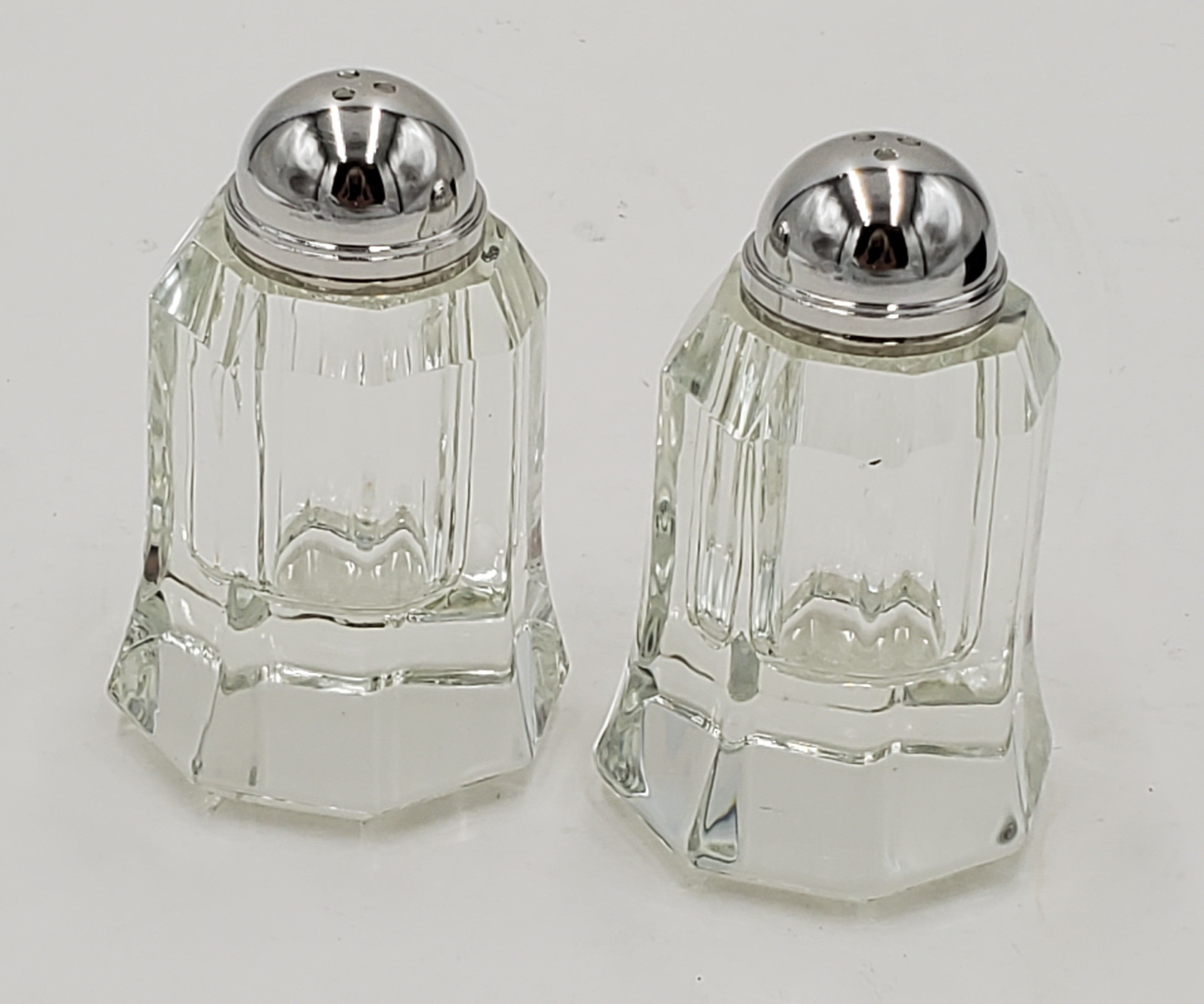 Premium 3.25x2 Inch Salt and Pepper Shaker Set - Stainless Steel Kitchen Condiment Dispensers for Dining Table, Restaurant & Home Cooking - Perfect for Seasoning, Spice Storage & Elegant Table Setting