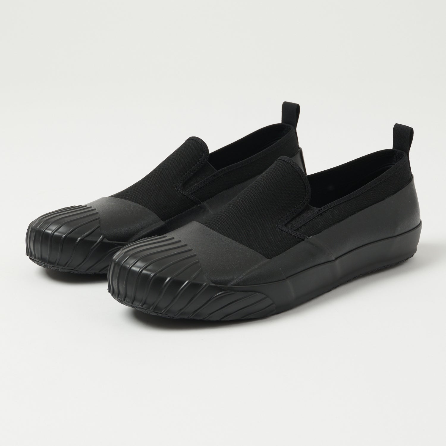 Moonstar All-Weather Slip-On Sneakers for Men & Women - Comfortable Water-Resistant Walking Shoes - Perfect for Casual Wear, Travel & Outdoor Activities (Black)