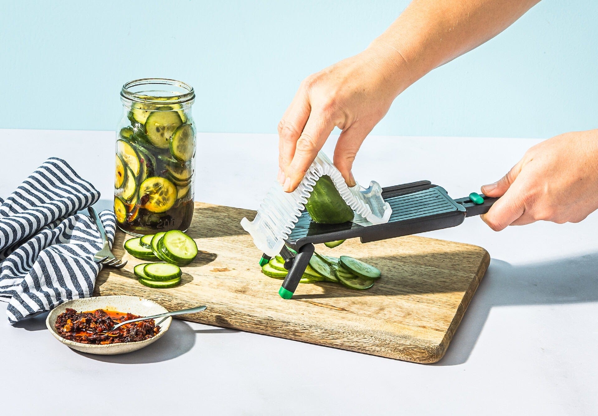 Dreamfarm Nocutu No Cut Mandoline Slicer with Flexible Finger Guard - Safe & Easy Vegetable & Fruit Slicer for Kitchen - Perfect for Salads, Meal Prep & Healthy Cooking (Green)