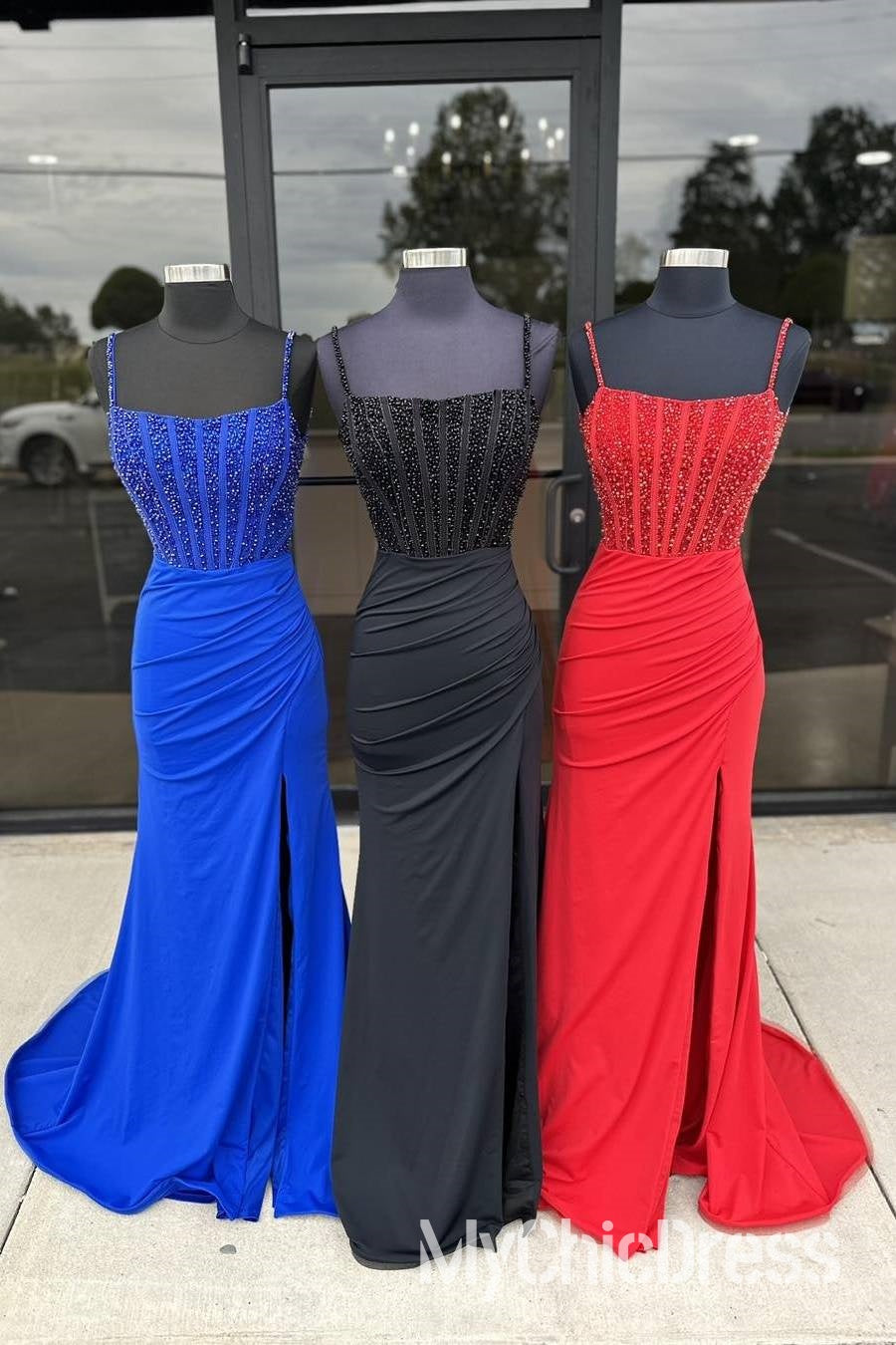 Elegant Black Beaded Evening Dress with Pleated Satin & High Slit - Perfect for Prom, Gala & Formal Events