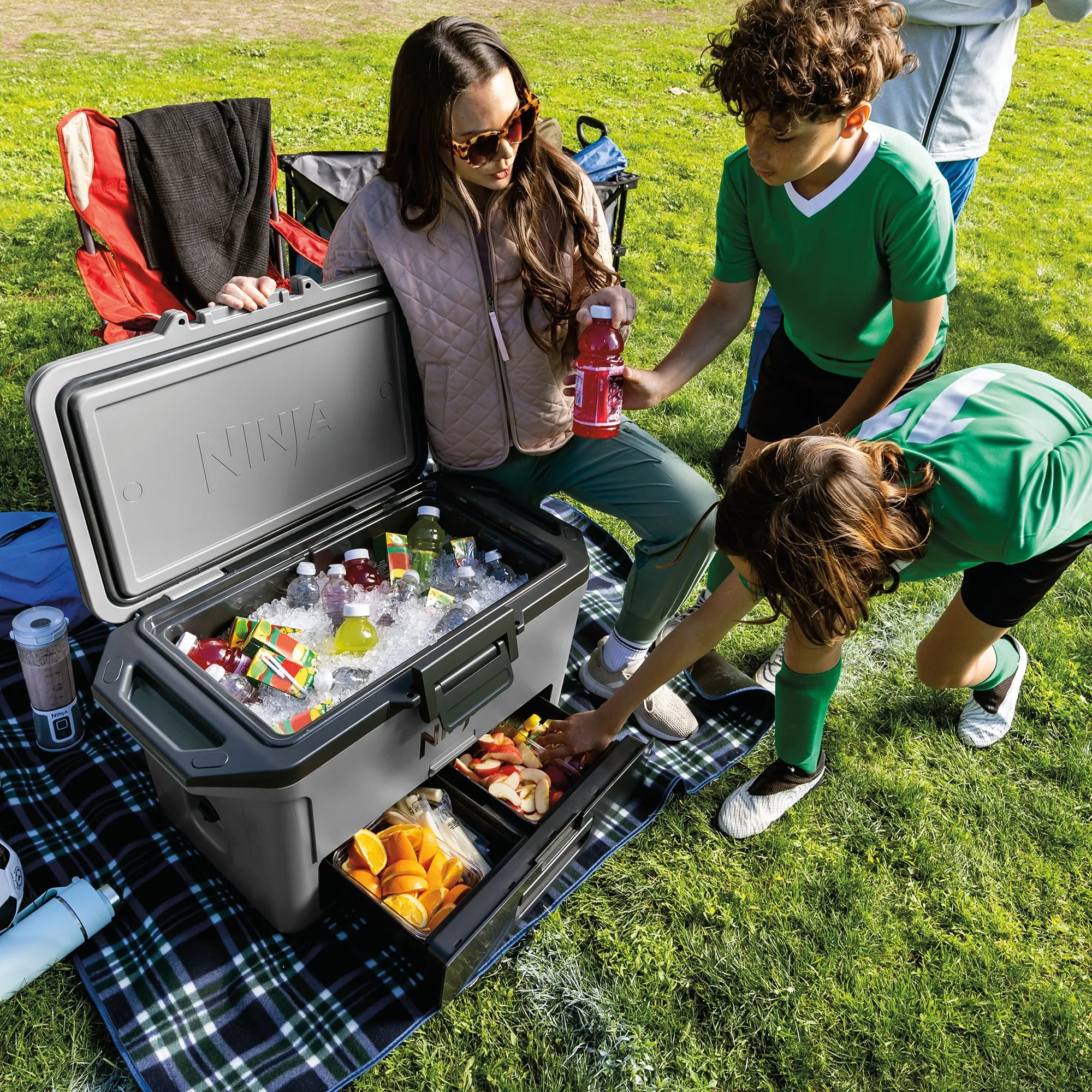 Ninja FrostVault 47L Hard Cooler with Dry Zone - Insulated Outdoor Cooler for Camping, Beach, Picnics & Tailgating - Leakproof Food Storage with Separate Dry Compartment