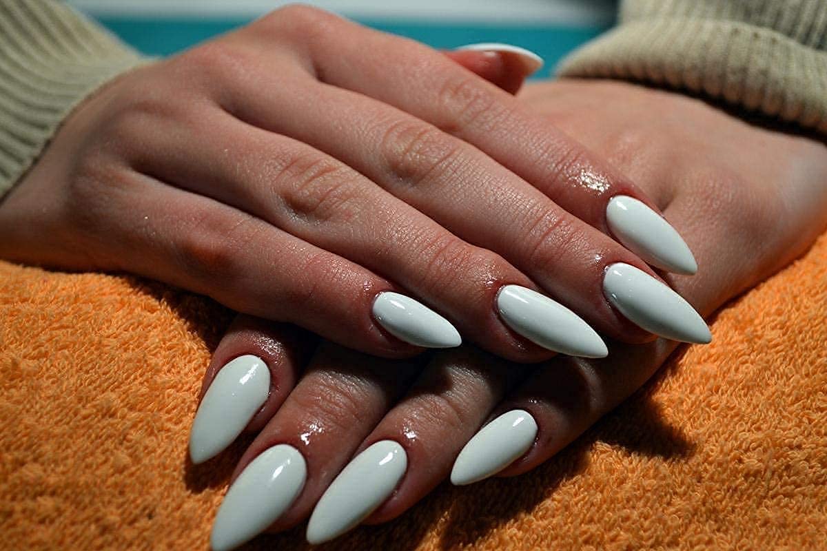 SeyBlush 100Pcs Acrylic Fake Nails Set with Glue - Reusable Artificial Nails for Women, French Tip False Nails for Manicure, Party, Wedding & Special Occasions