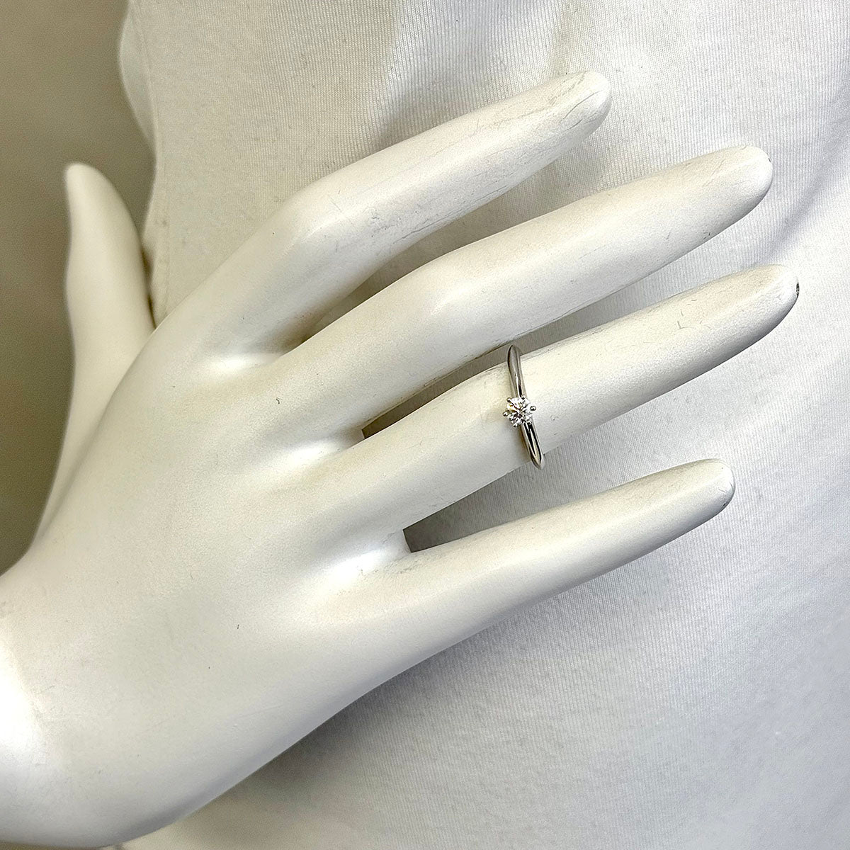 Tiffany & Co. Diamond Engagement Ring for Women - 18K White Gold Solitaire Wedding Band with Sparkling Round Cut Diamond - Perfect for Proposals, Anniversaries & Special Occasions