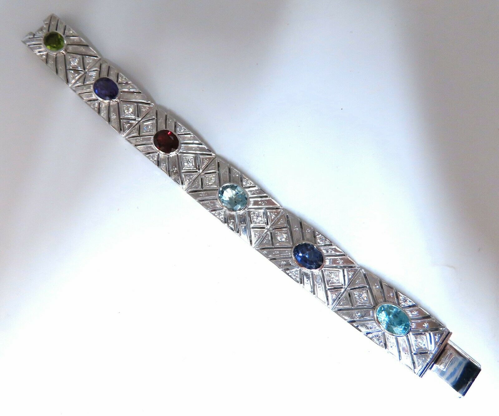 24.30ct Natural Gemstone Vintage Line Engraved Cuff Bracelet in 18K Gold - Elegant Jewelry for Weddings, Parties & Special Occasions