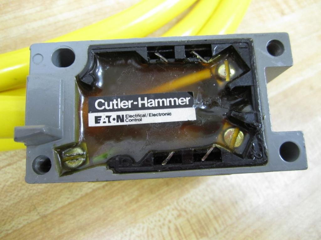 Eaton Cutler Hammer E50RAS Limit Switch Mechanism with 8Ft Cable - Heavy Duty Industrial Safety Switch for Machinery & Automation Control