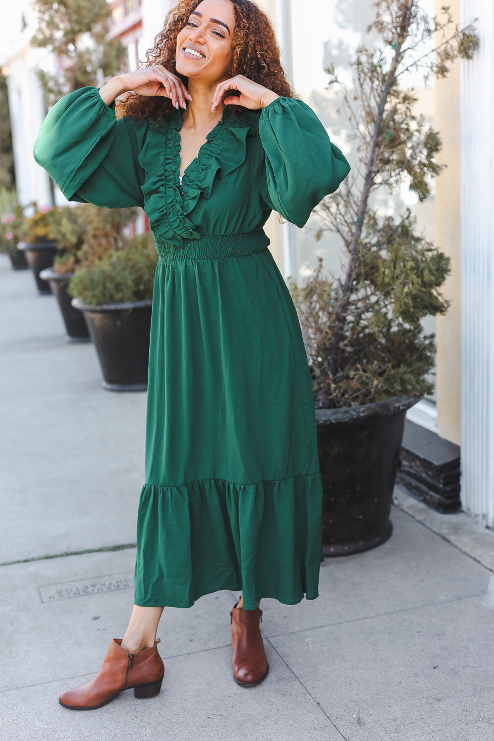 Holiday Green Overlap Ruffle V-Neck Midi Dress for Women - Elegant Party & Cocktail Attire for Christmas, New Year & Special Occasions