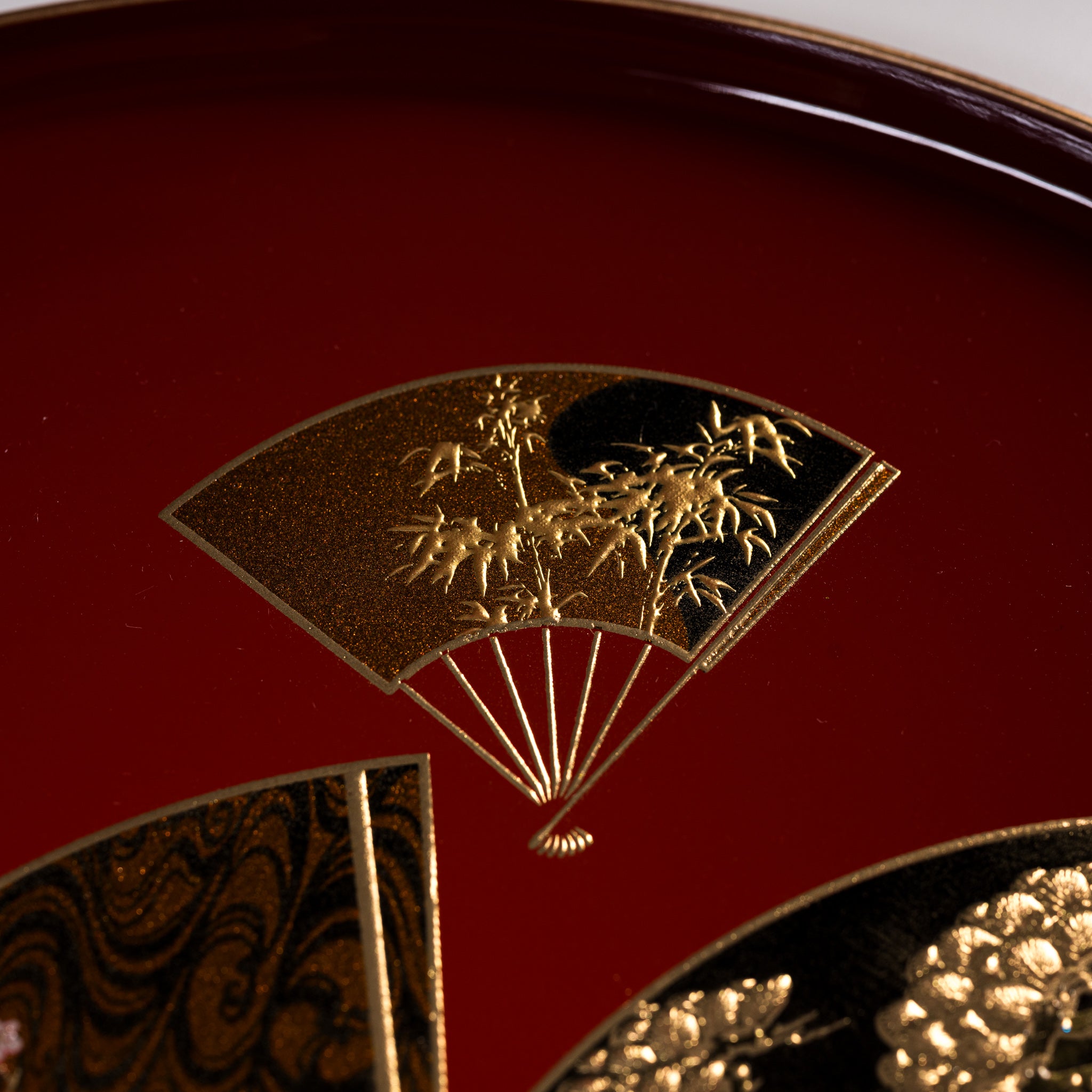 Modern Yamanaka Lacquerware Tray - Handcrafted Gold Fan Design - 30cm Round Serving Tray - Perfect for Tea Ceremony, Sushi Presentation & Home Decor