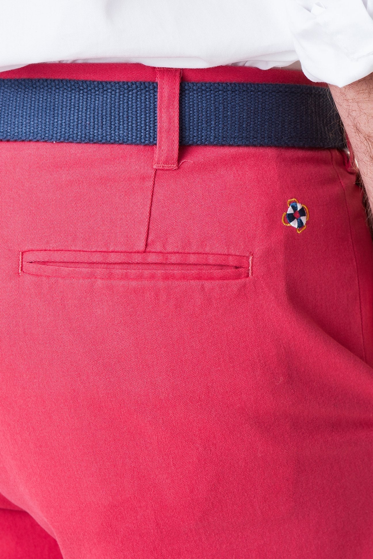 Cisco Short Stretch Twill Hurricane Red - Comfortable Stretch Twill Fabric for Casual Wear & Outdoor Activities