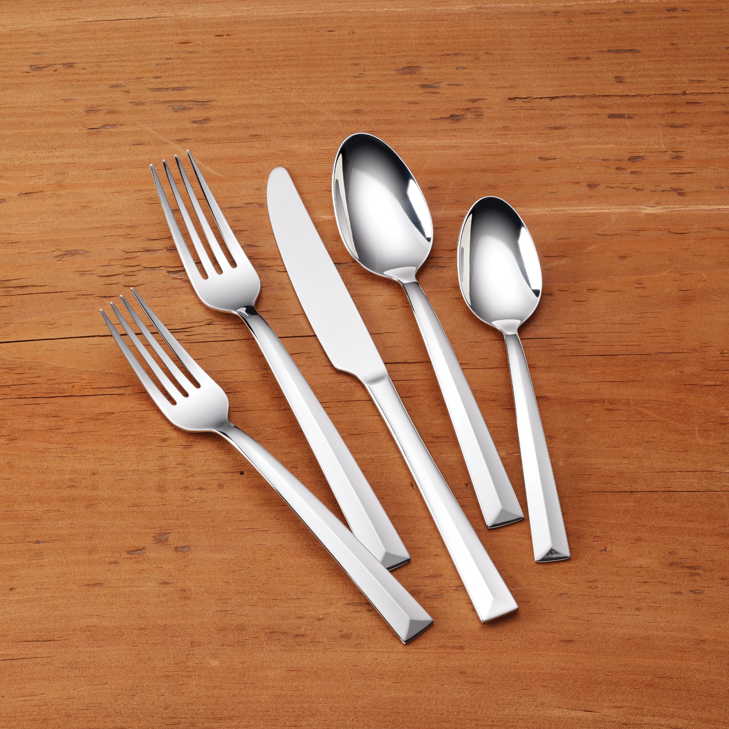 Premium Moxie 20-Piece Stainless Steel Flatware Set - Elegant Silverware for 4 People - Perfect for Dining, Entertaining & Wedding Gifts