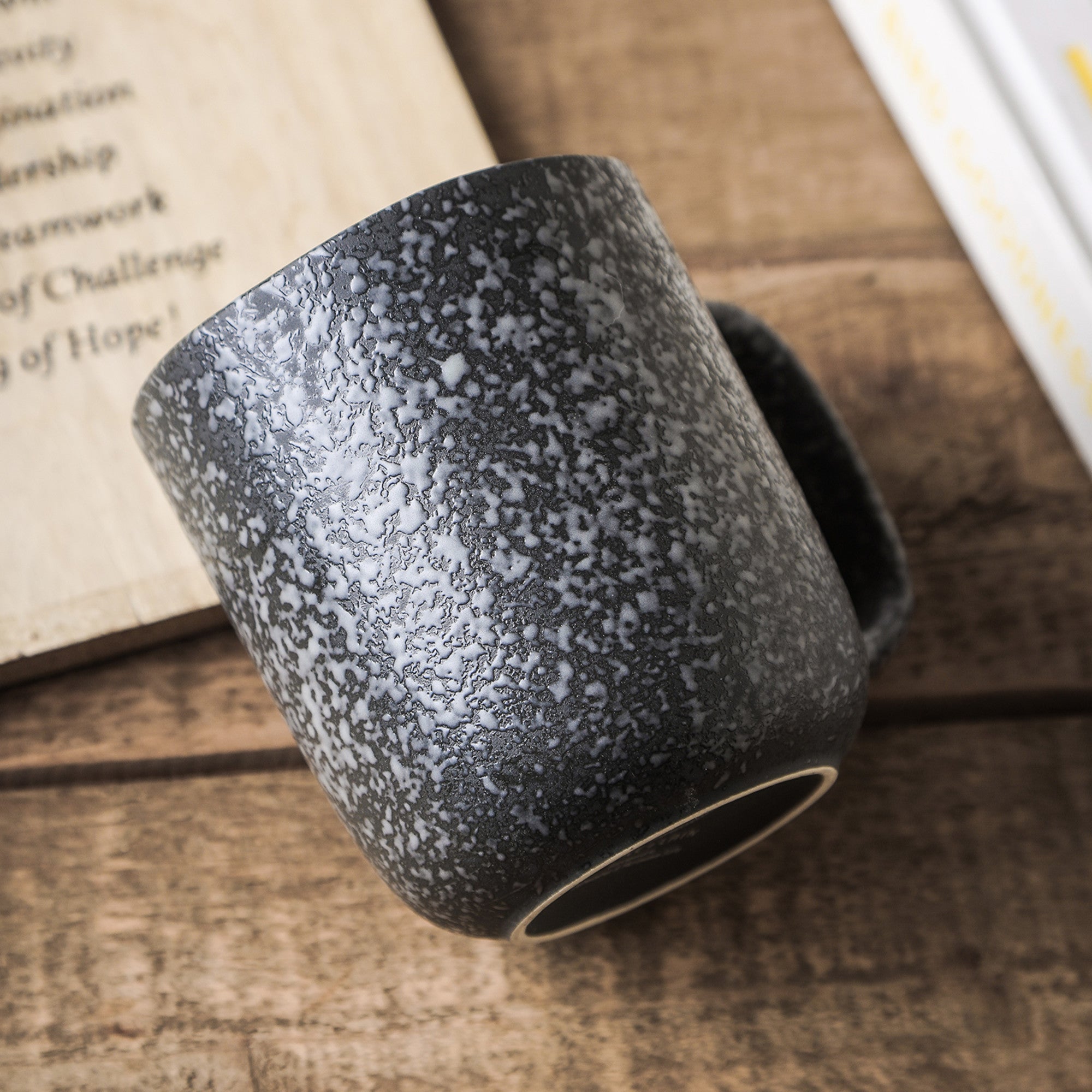 Premium Tom Stoneware Mug - Elegant Black and White Reflection Design - Perfect for Coffee, Tea, or Hot Chocolate at Home or Office