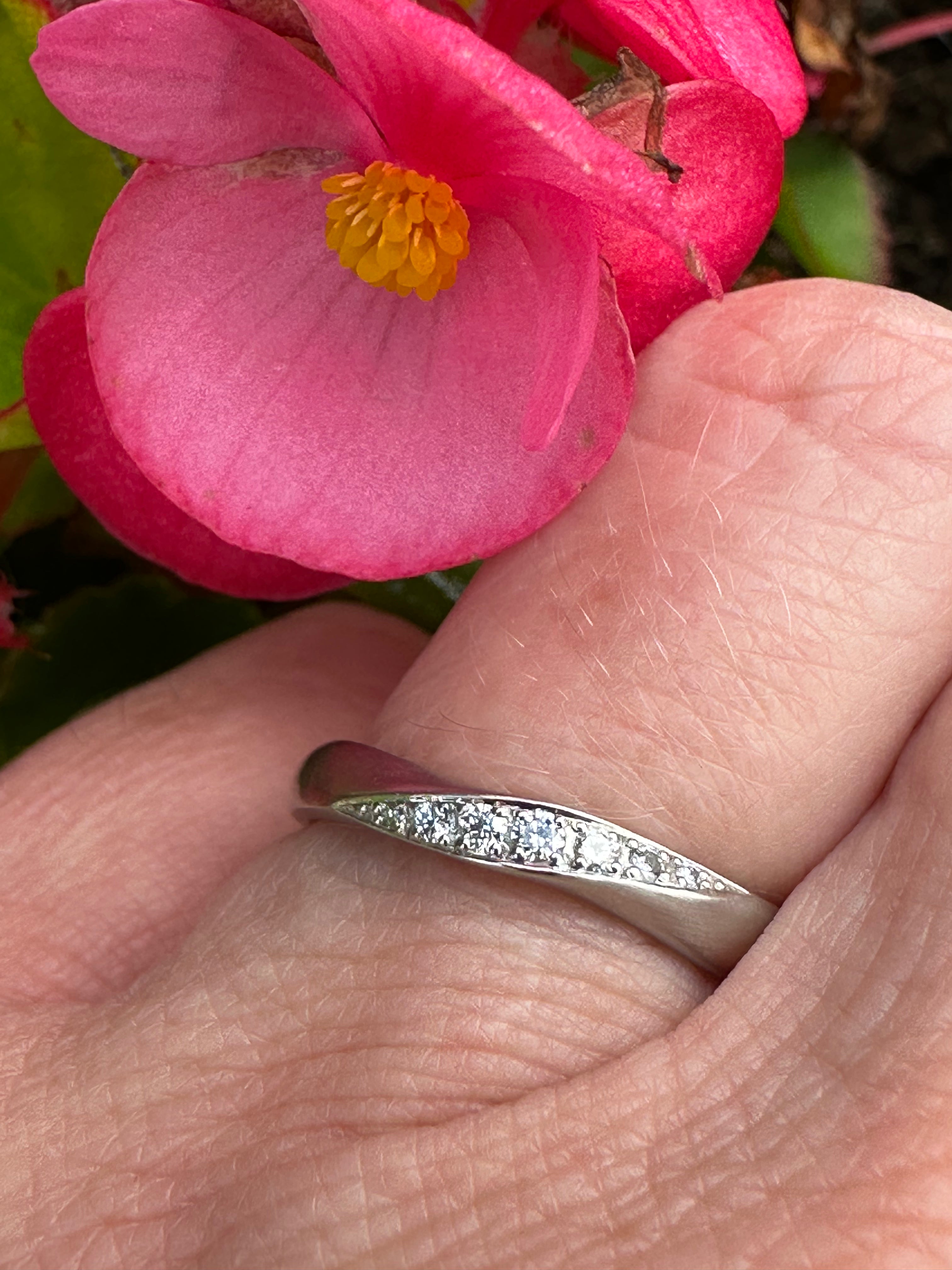 Platinum Diamond Twist Wedding Band - 0.08ct TW VS1 Clarity - Elegant Engagement Ring for Women, Perfect for Anniversaries & Romantic Occasions