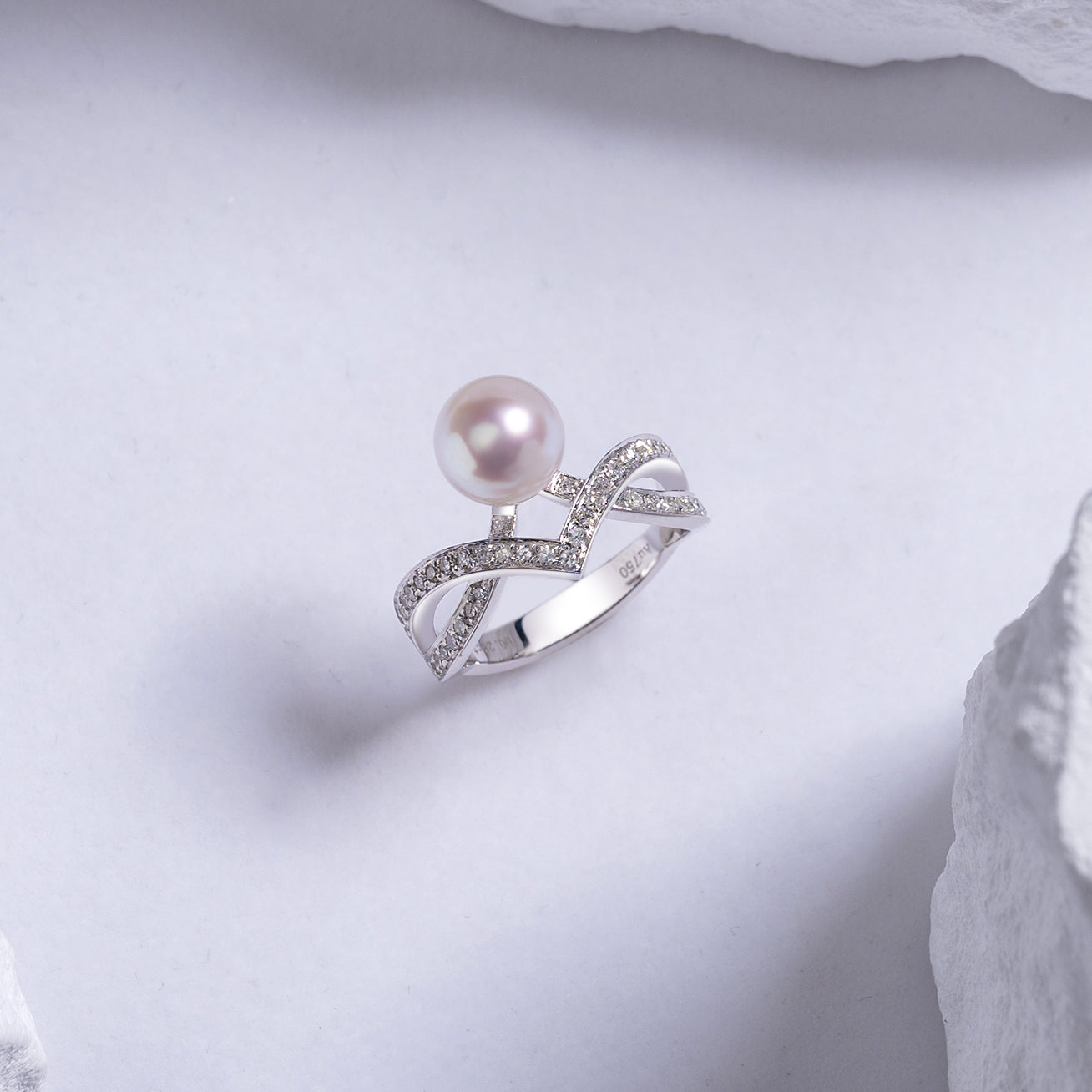 18K Solid Gold Diamond Akoya Hanadama Pearl Ring KR00042 | Luxury Pearl Jewelry for Women | Perfect for Weddings, Anniversaries & Special Occasions